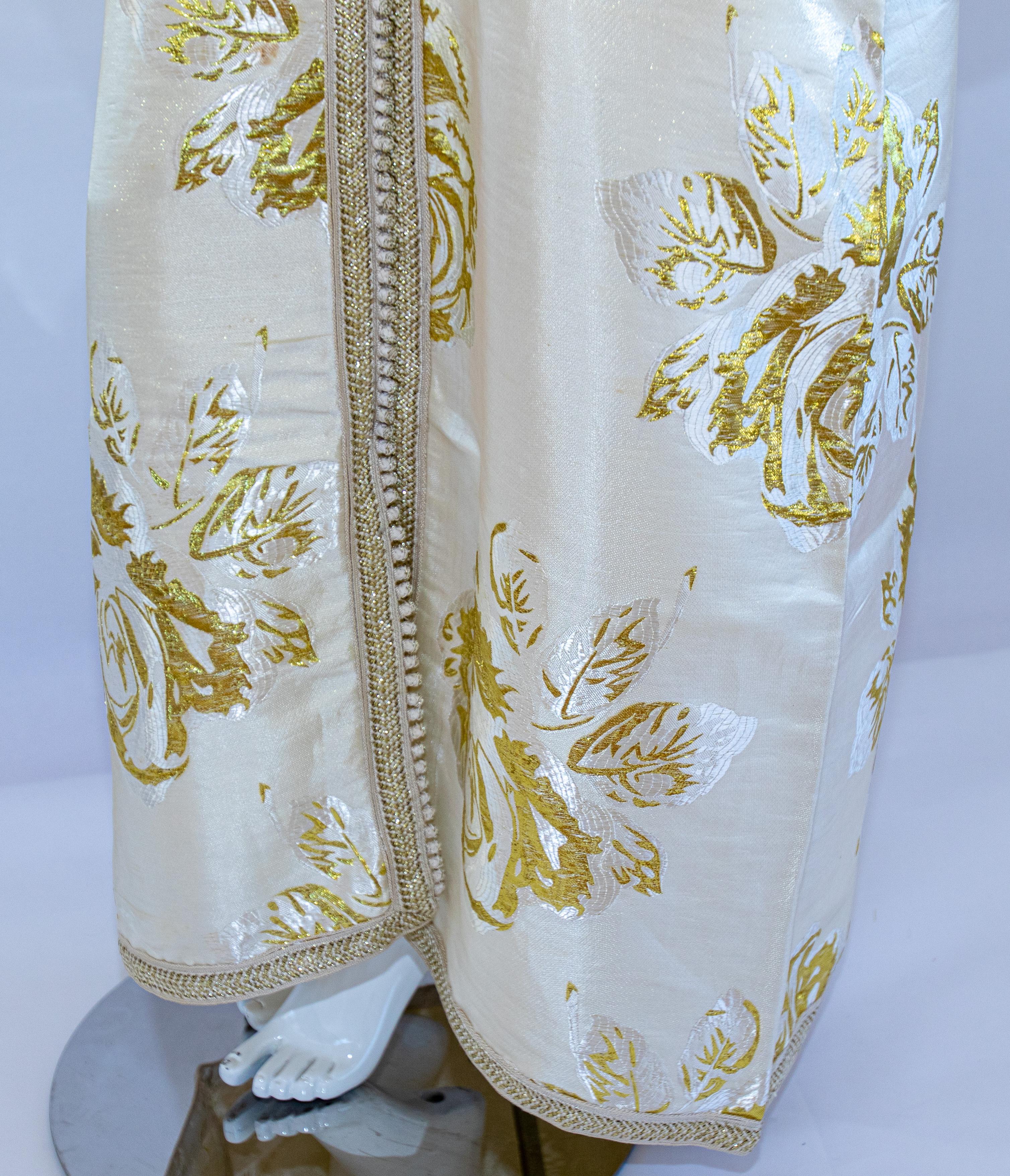 Vintage Moroccan Caftan White and Gold Metallic Floral Brocade For Sale 5
