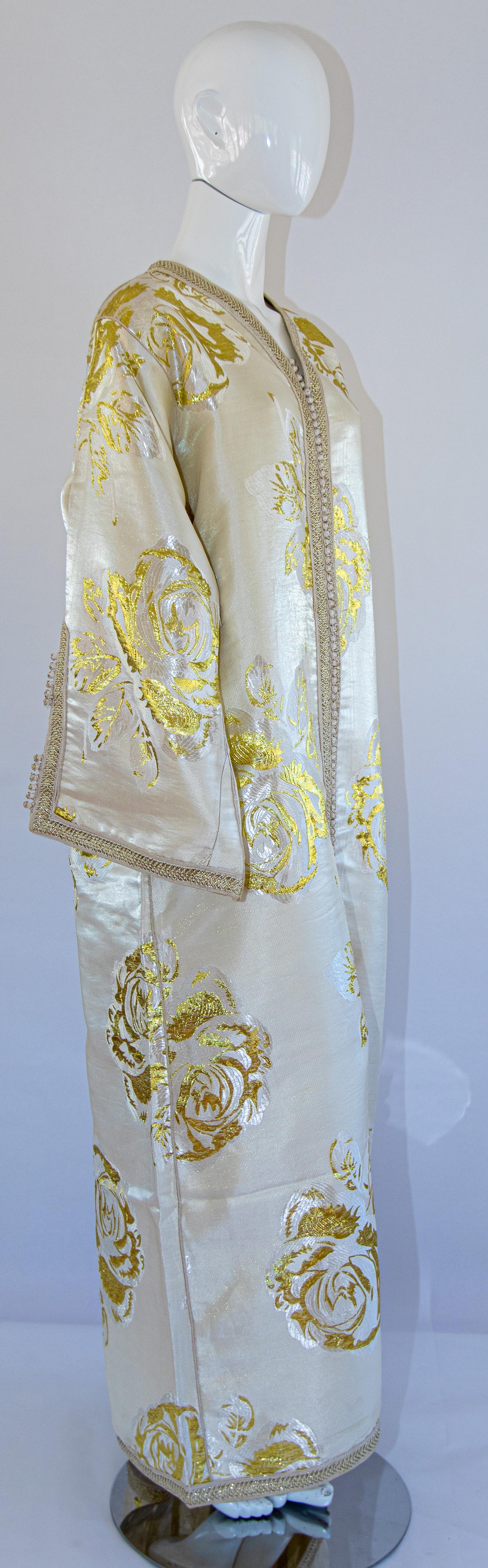Vintage Moroccan Caftan White and Gold Metallic Floral Brocade For Sale 6