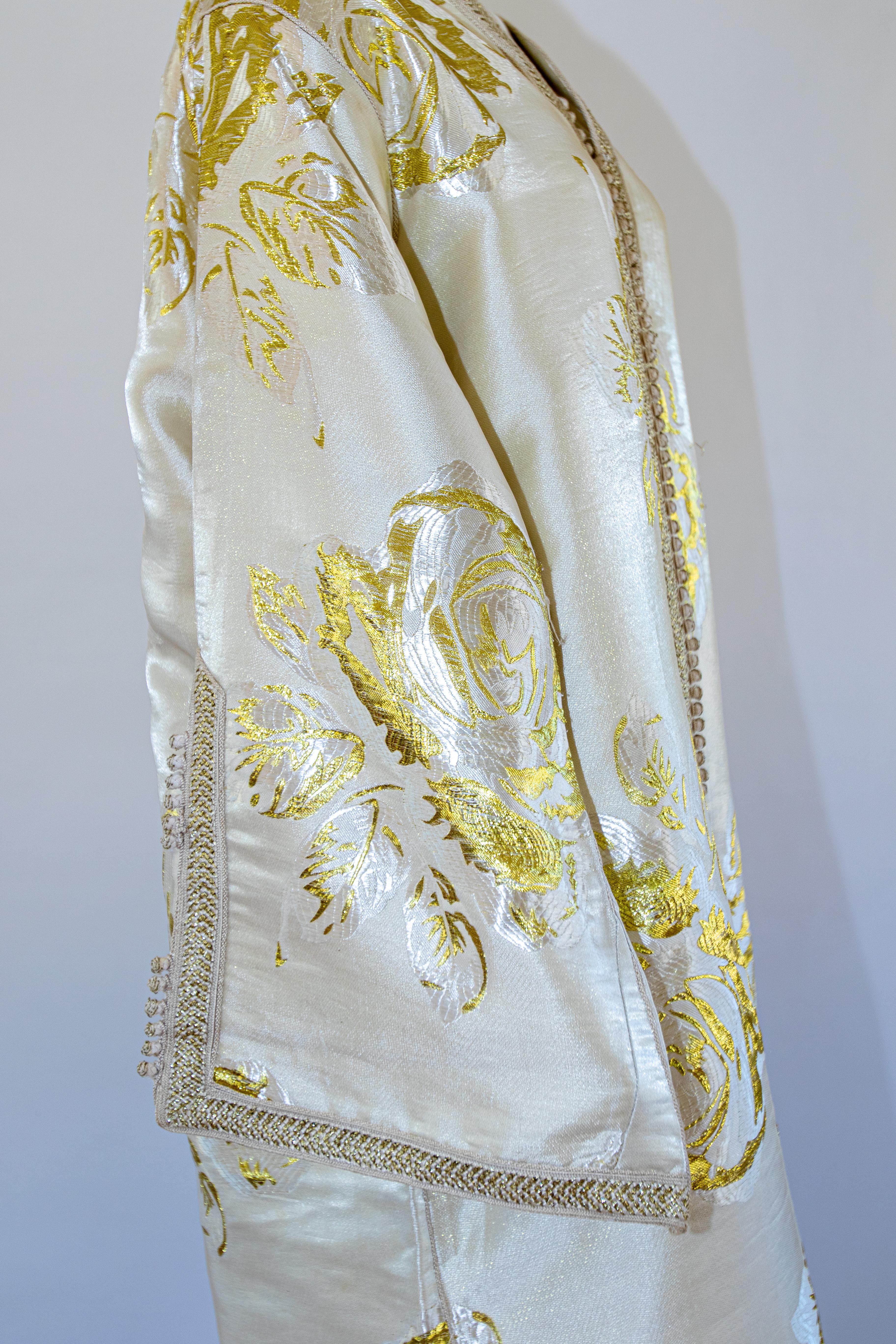 Caftan marocain vintage, brocart floral blanc et or métallisé en vente 10