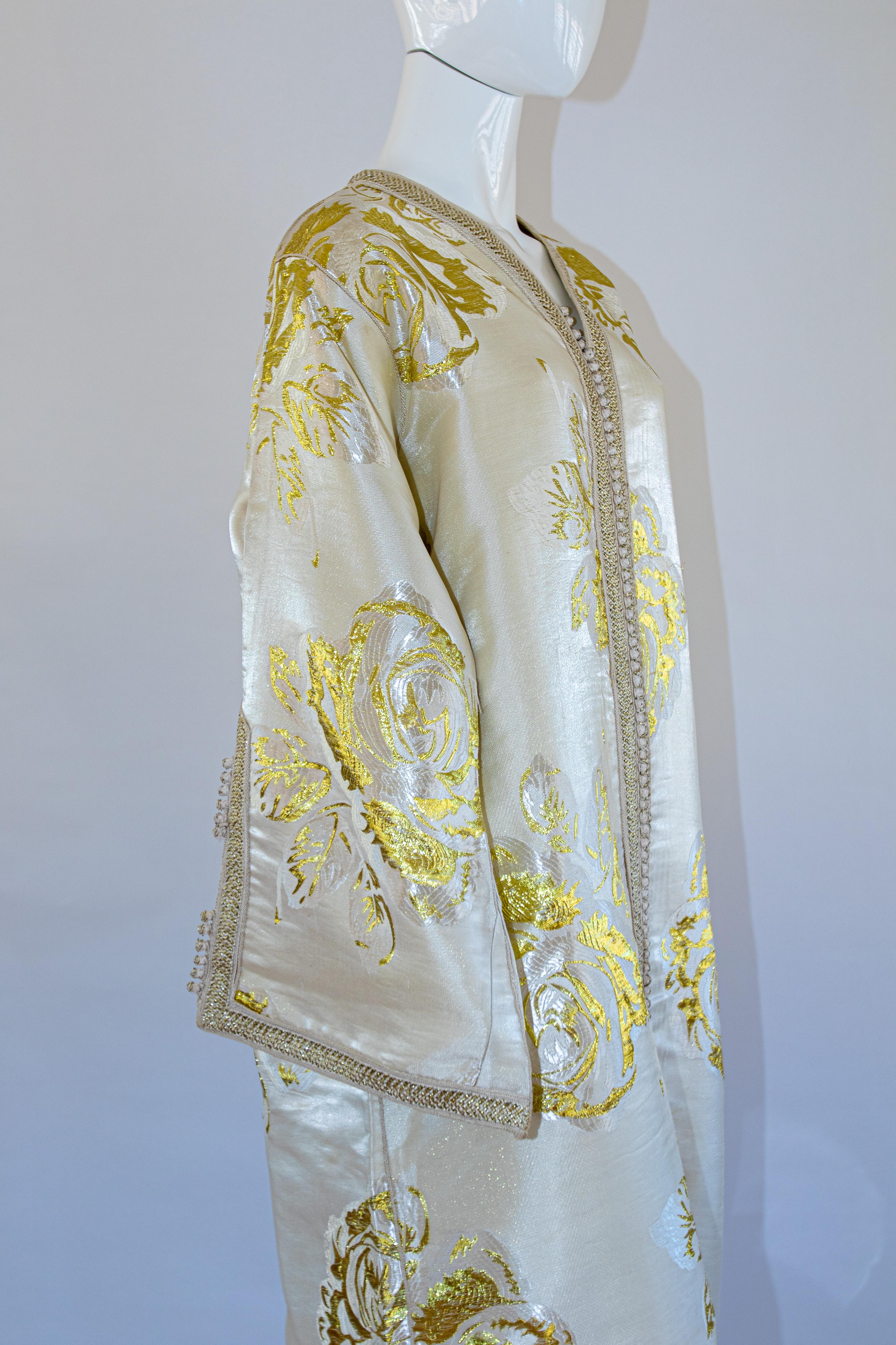 Vintage Moroccan Caftan White and Gold Metallic Floral Brocade For Sale 8