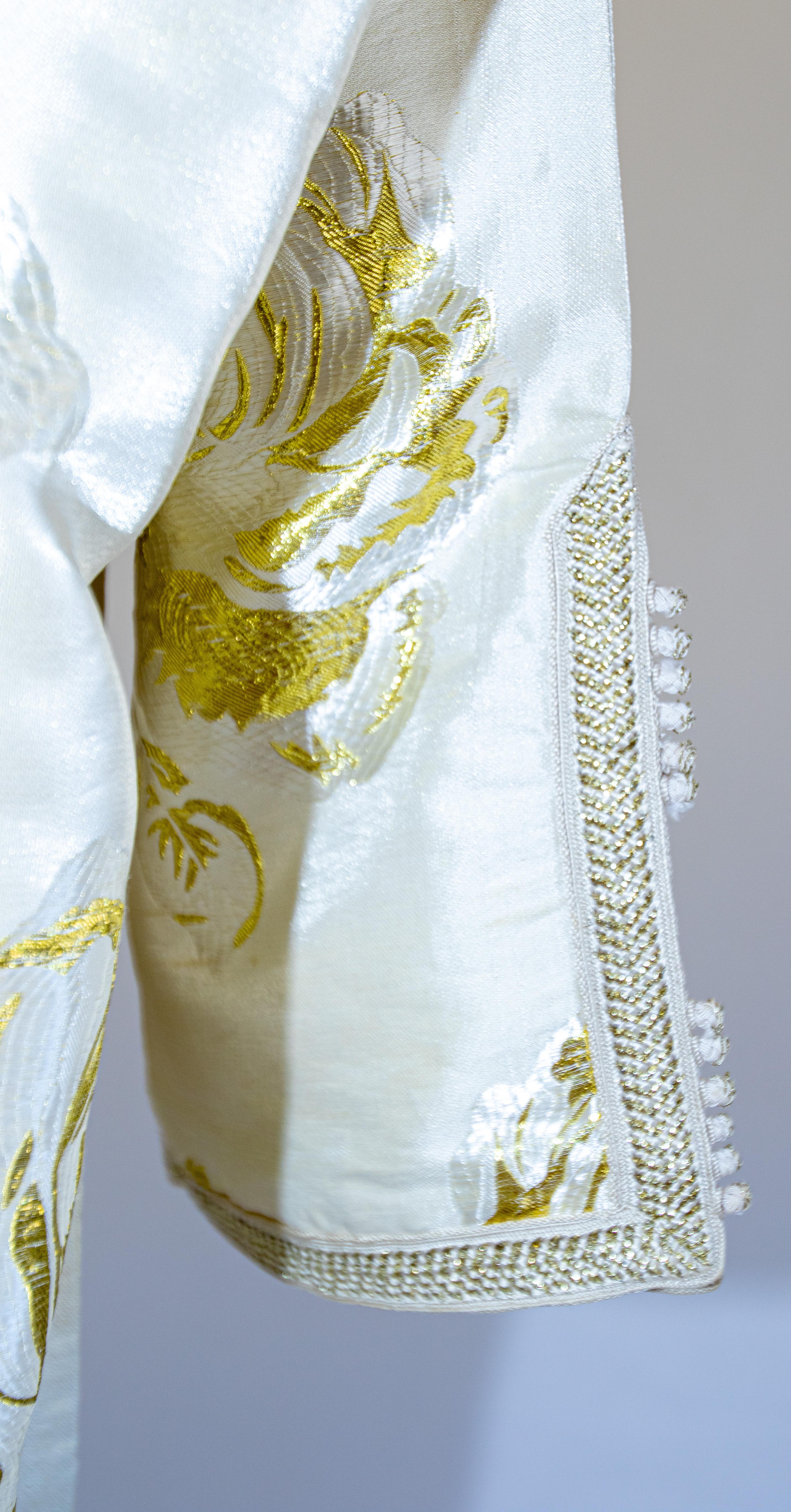Vintage Moroccan Caftan White and Gold Metallic Floral Brocade For Sale 11