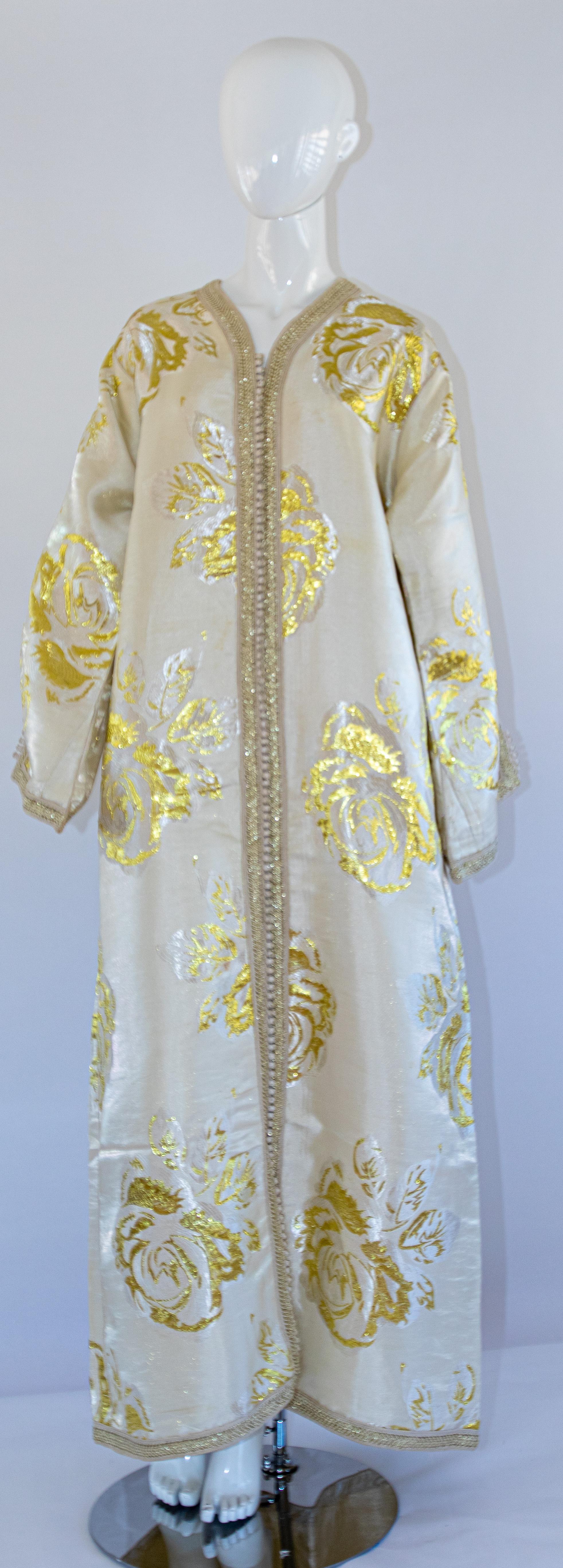 Vintage Moroccan Caftan White and Gold Metallic Floral Brocade For Sale 12