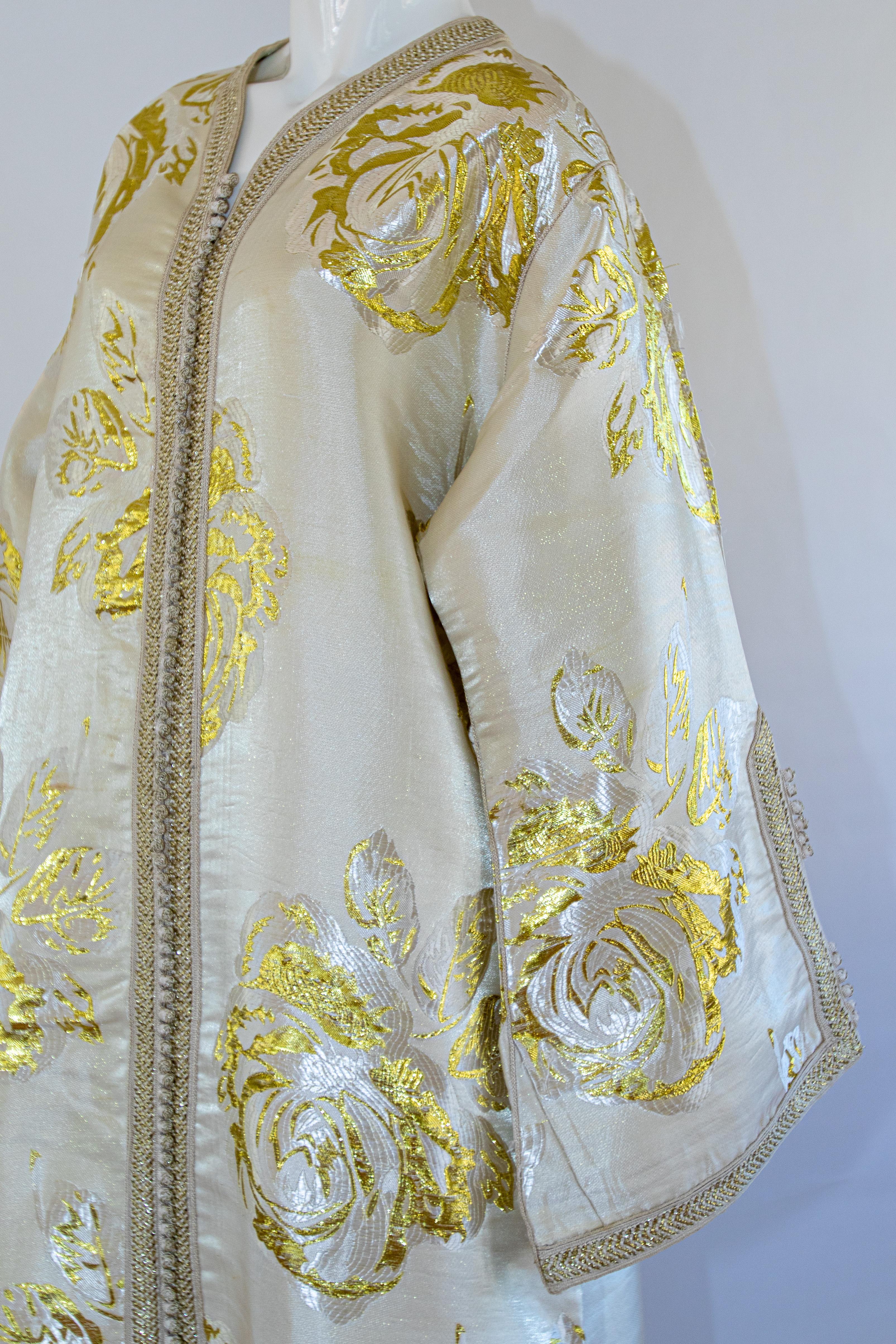 Vintage Moroccan Caftan White and Gold Metallic Floral Brocade For Sale 1