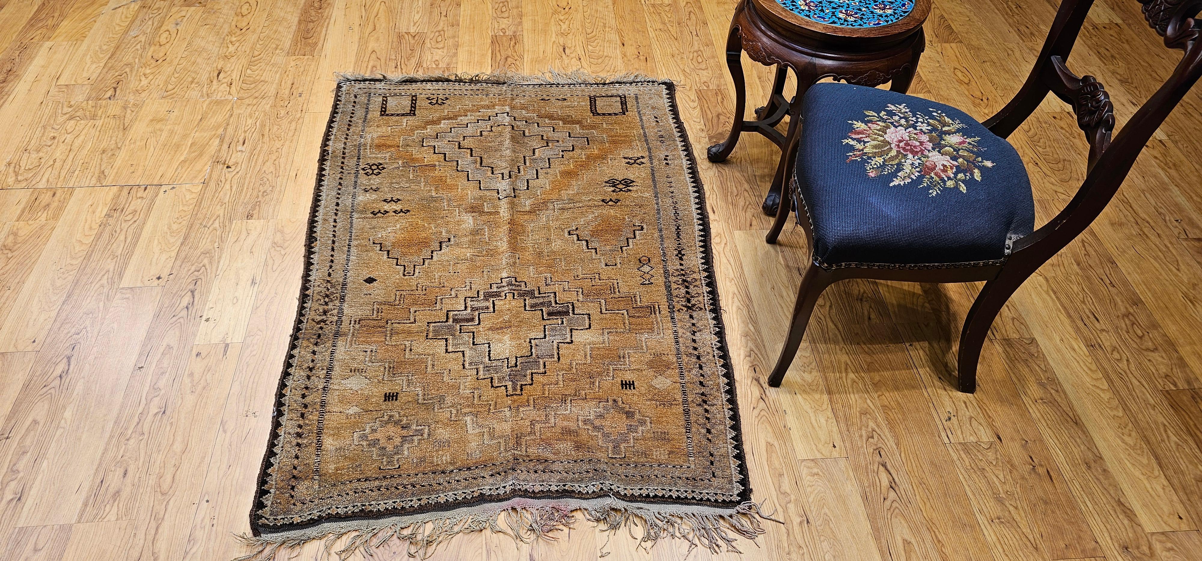 Vintage marokkanischen Kamelhaar Stammesgebiet Teppich in geometrischen Mustern im Angebot 4