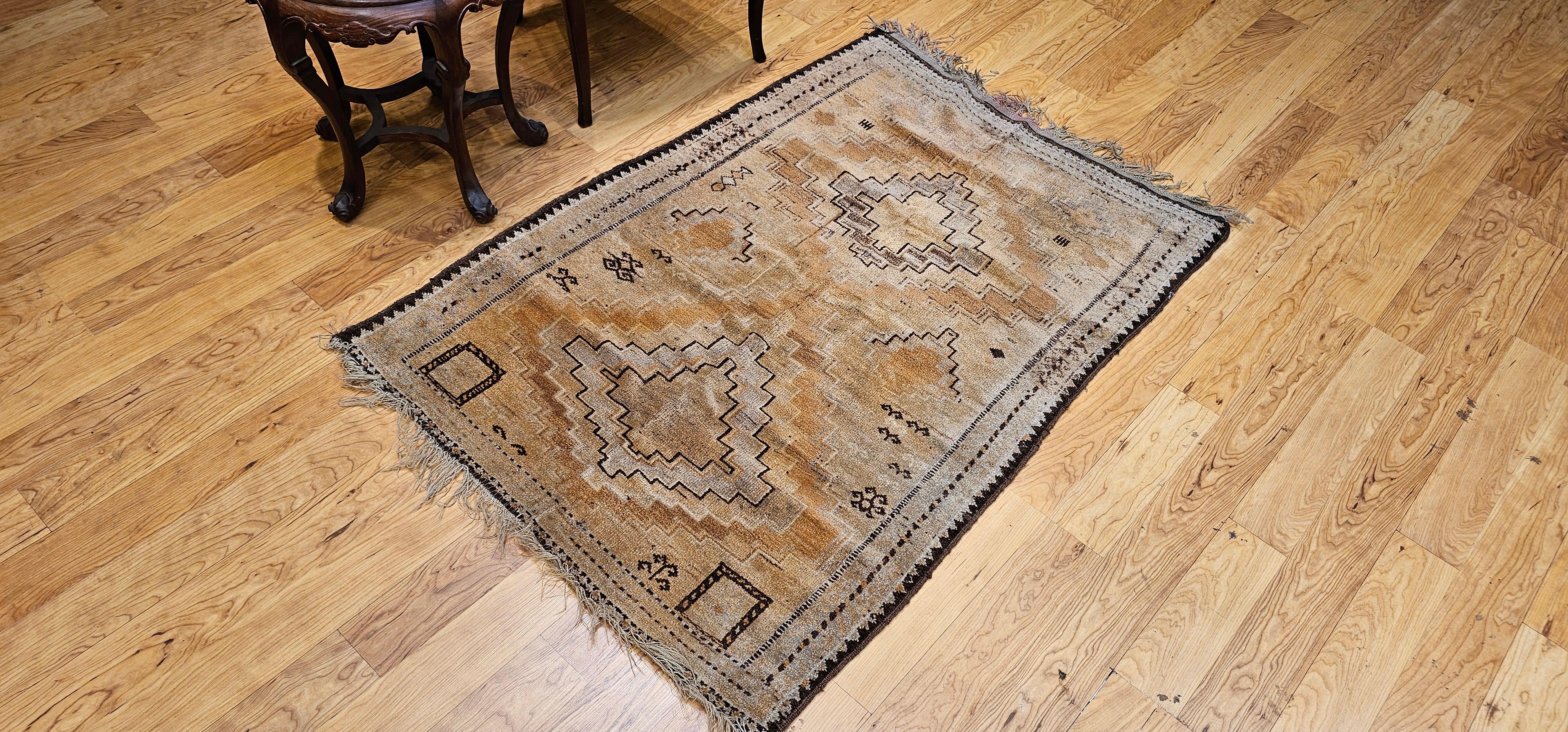 Vintage marokkanischen Kamelhaar Stammesgebiet Teppich in geometrischen Mustern im Angebot 9