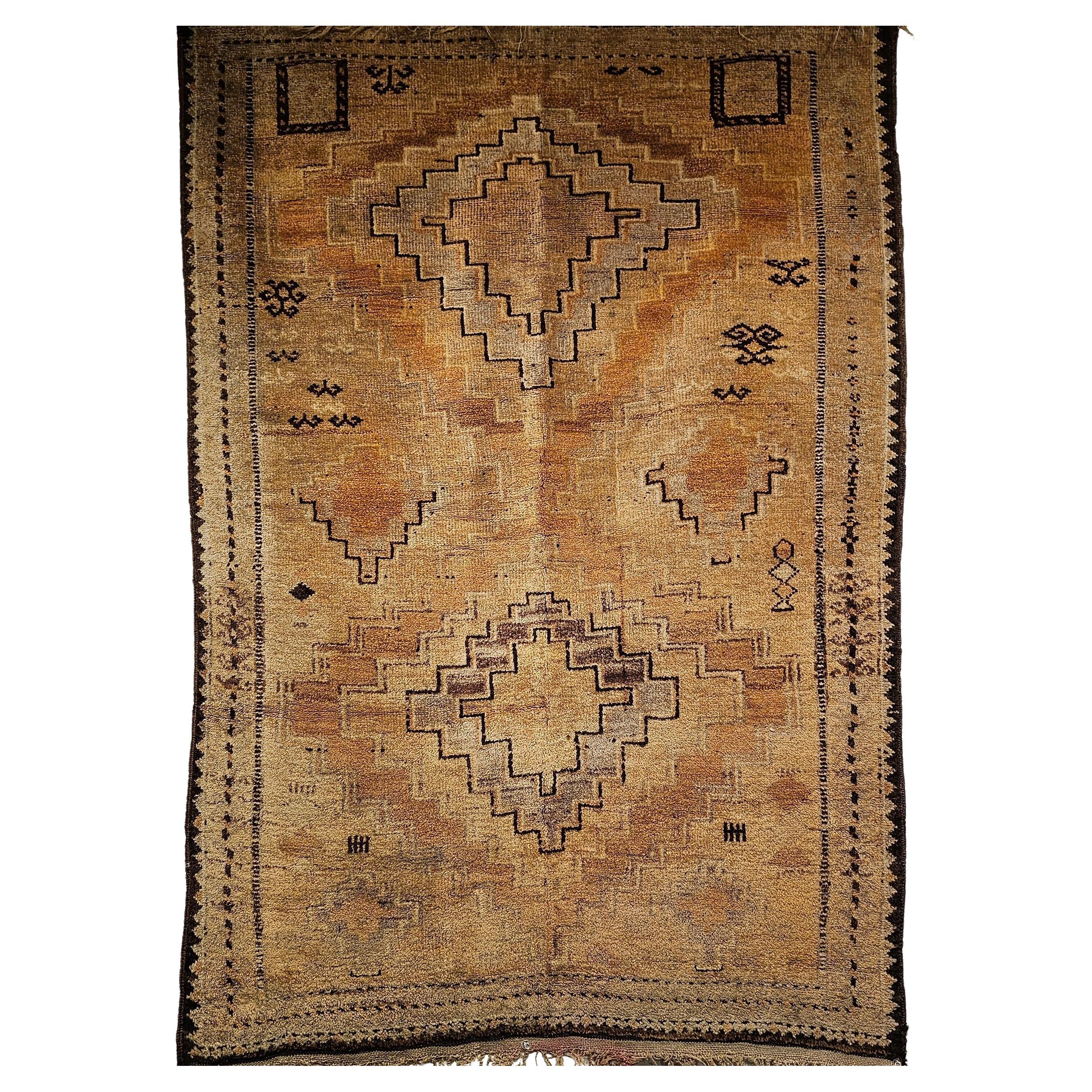 Vintage marokkanischen Kamelhaar Stammesgebiet Teppich in geometrischen Mustern im Angebot