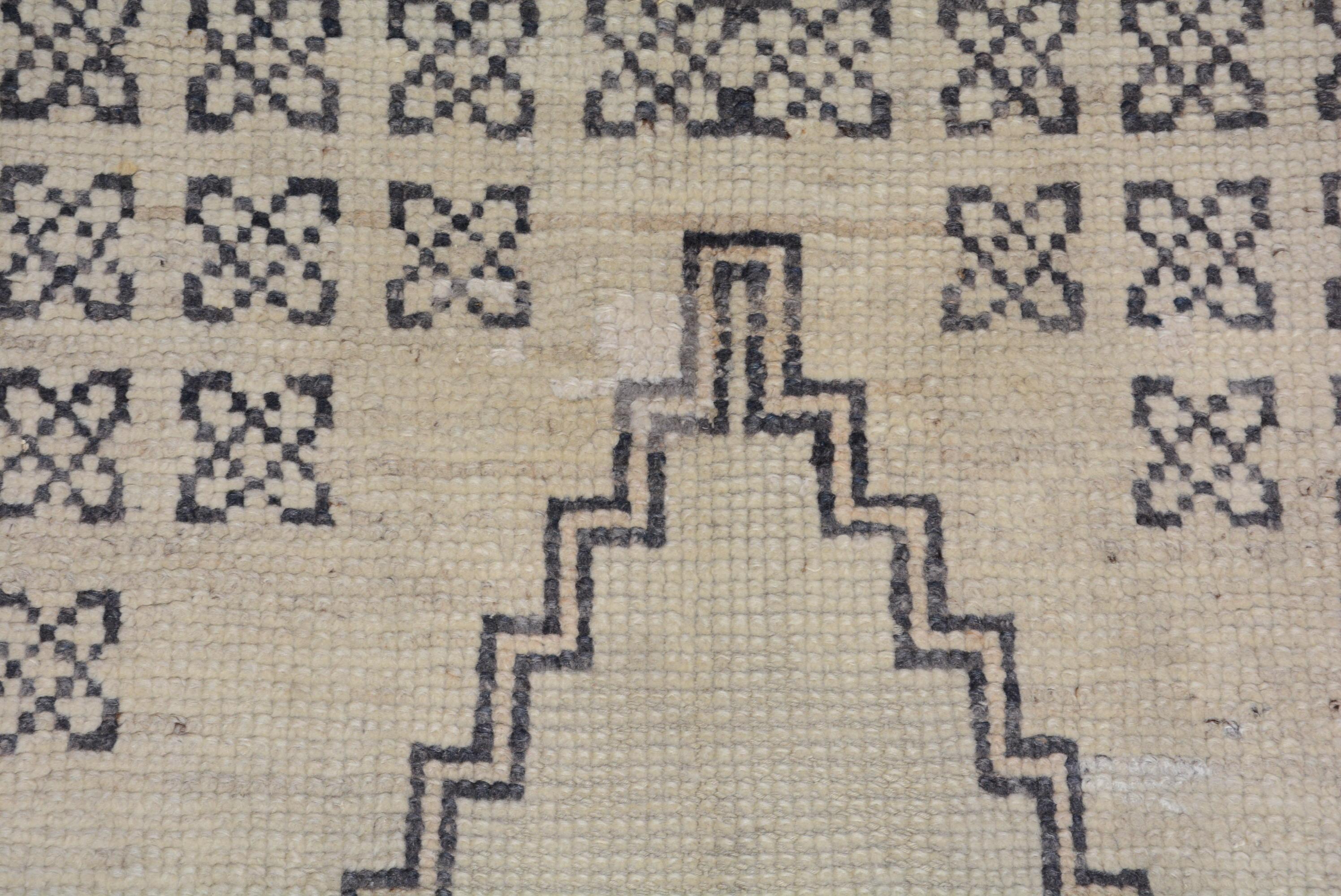 Vintage Moroccan Carpet For Sale 2
