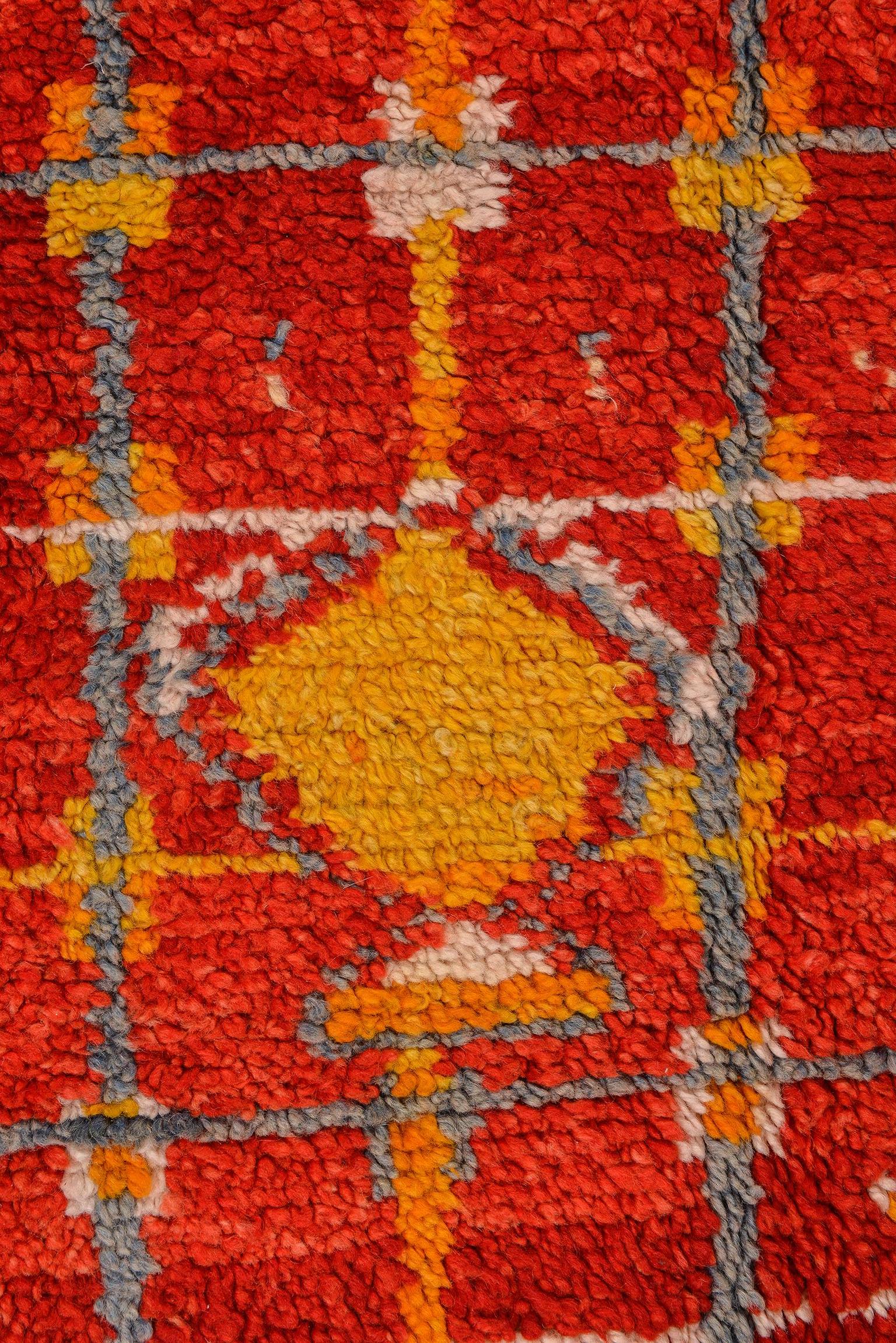 Marokkanischer Vintage-Teppich mit lebhaftem Rot im Zustand „Gut“ im Angebot in Alessandria, Piemonte