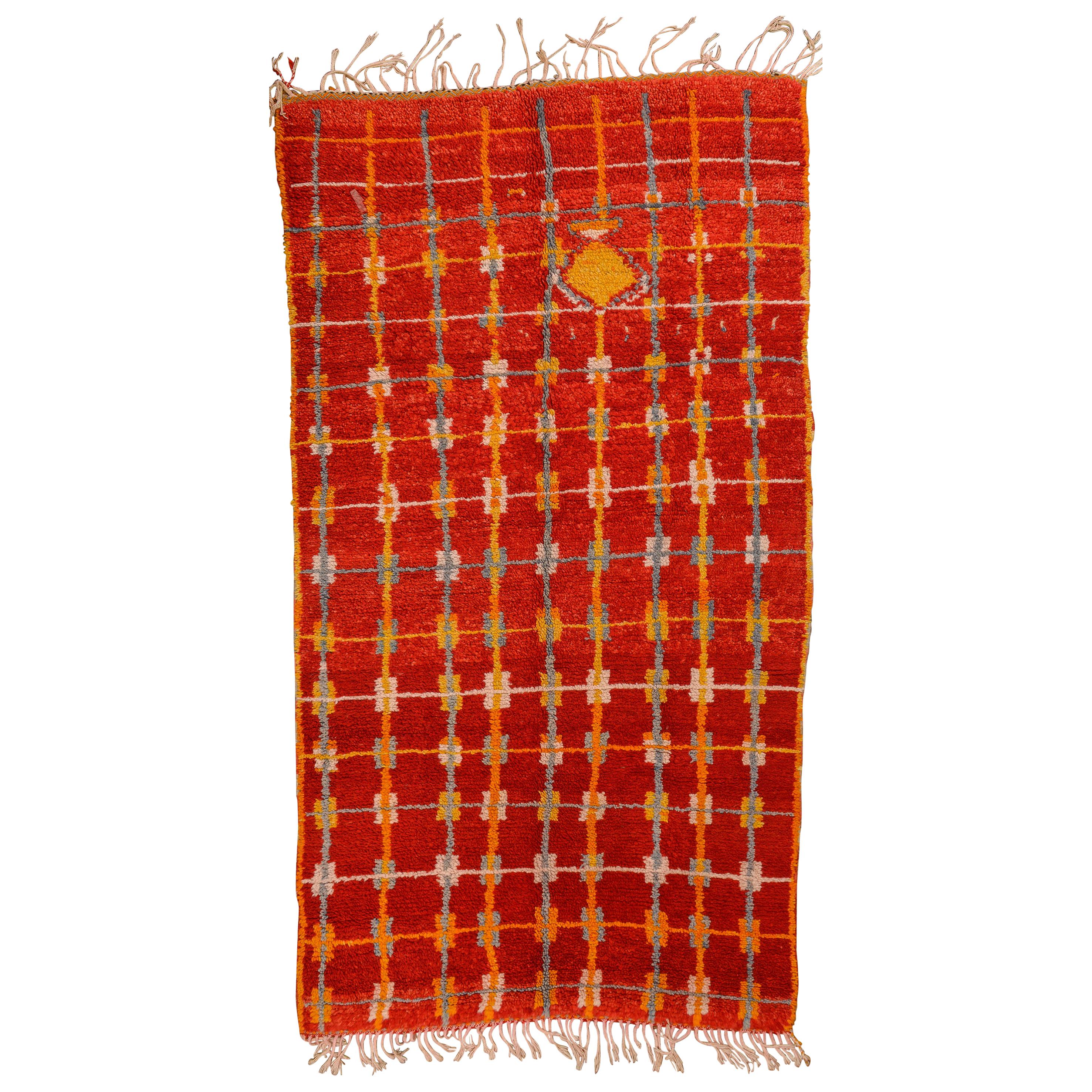 Marokkanischer Vintage-Teppich mit lebhaftem Rot im Angebot