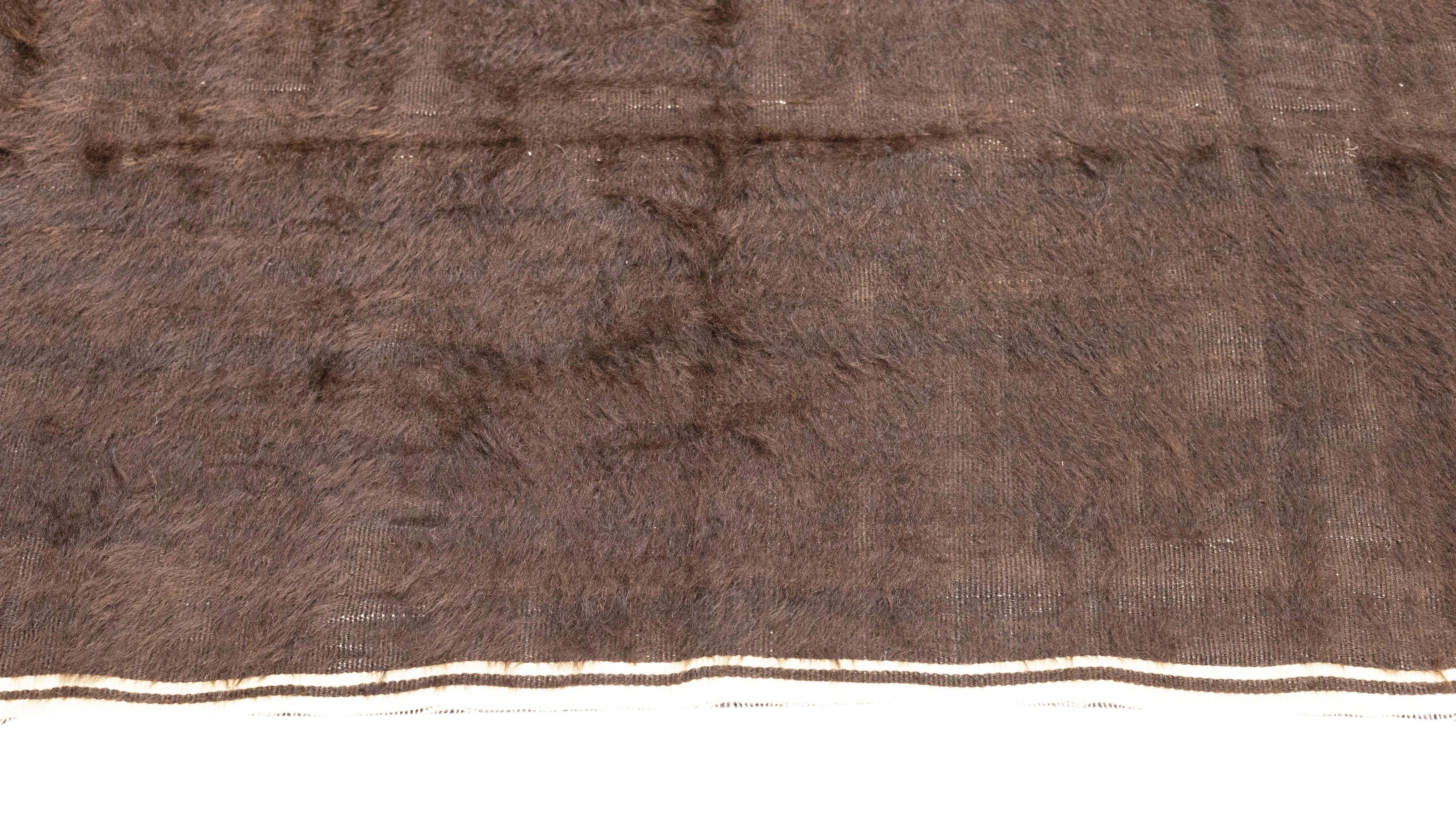 Tappeto marocchino vintage in pelle di mucca 4'8'' x 5'7'' In condizioni buone in vendita a New York, NY