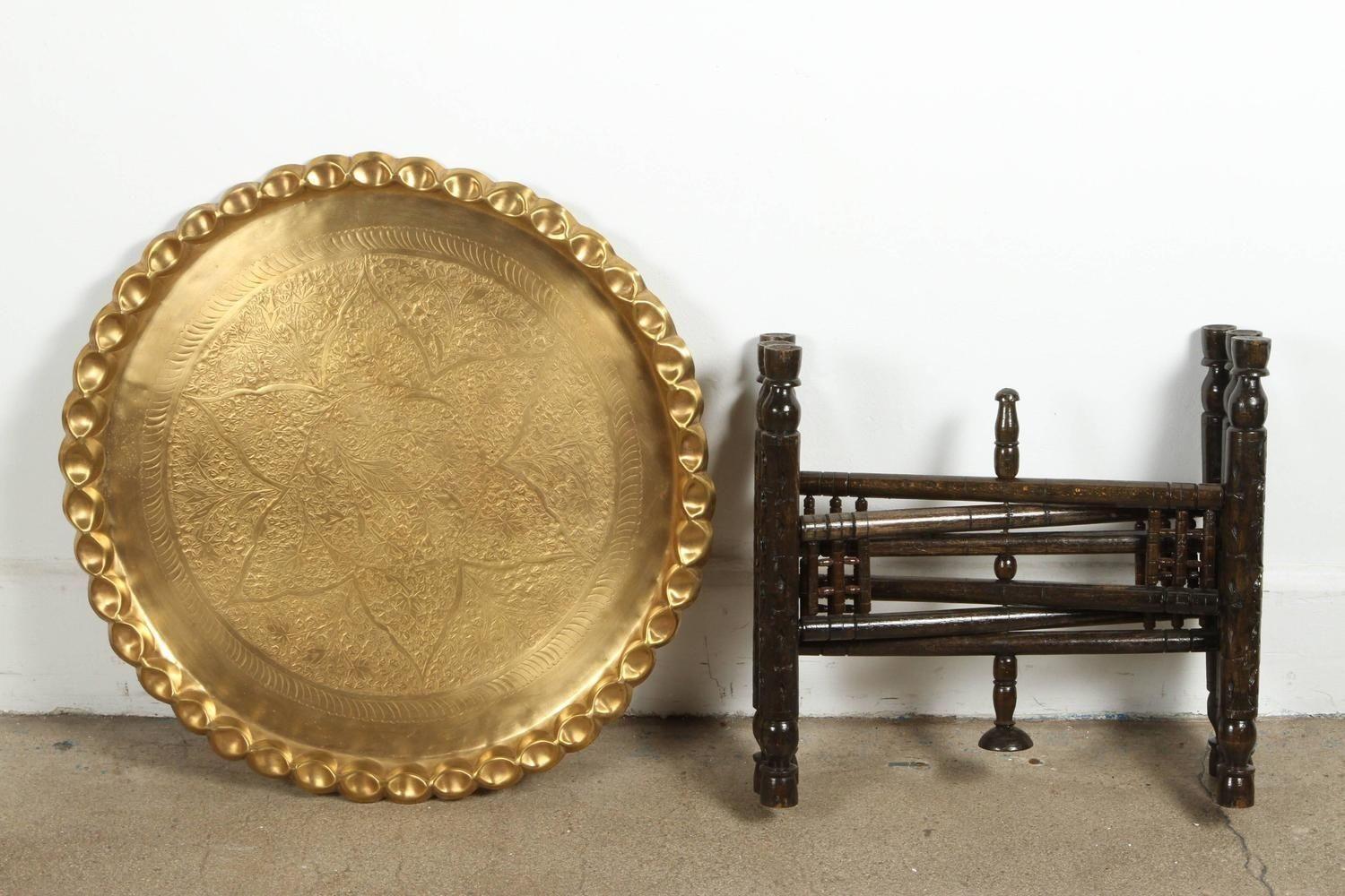 Vintage Moroccan Etched Brass Round Tray Table In Good Condition For Sale In North Hollywood, CA
