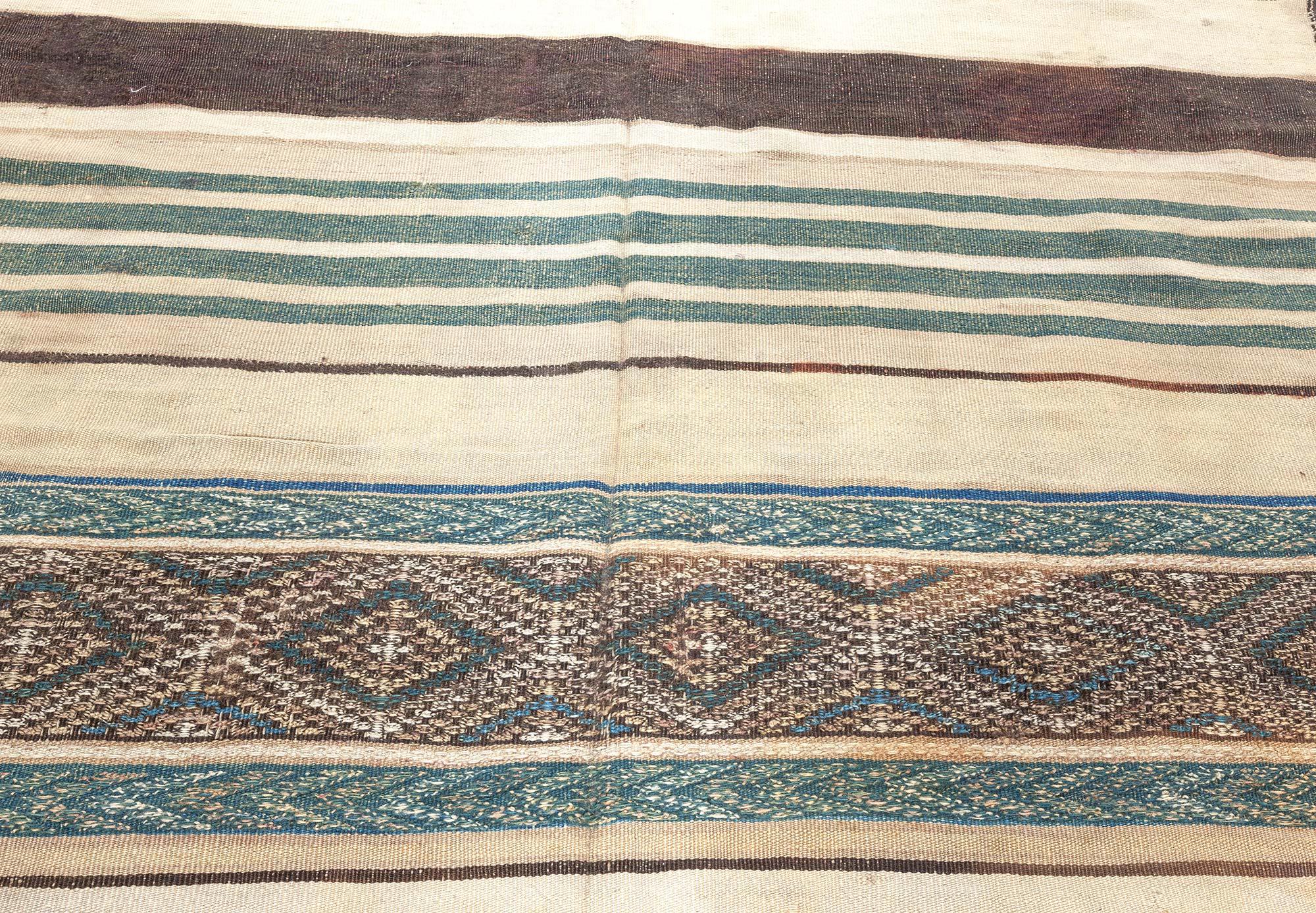 Vintage Marokkanischer Geometrischer Grüner Kilim-Teppich (20. Jahrhundert) im Angebot