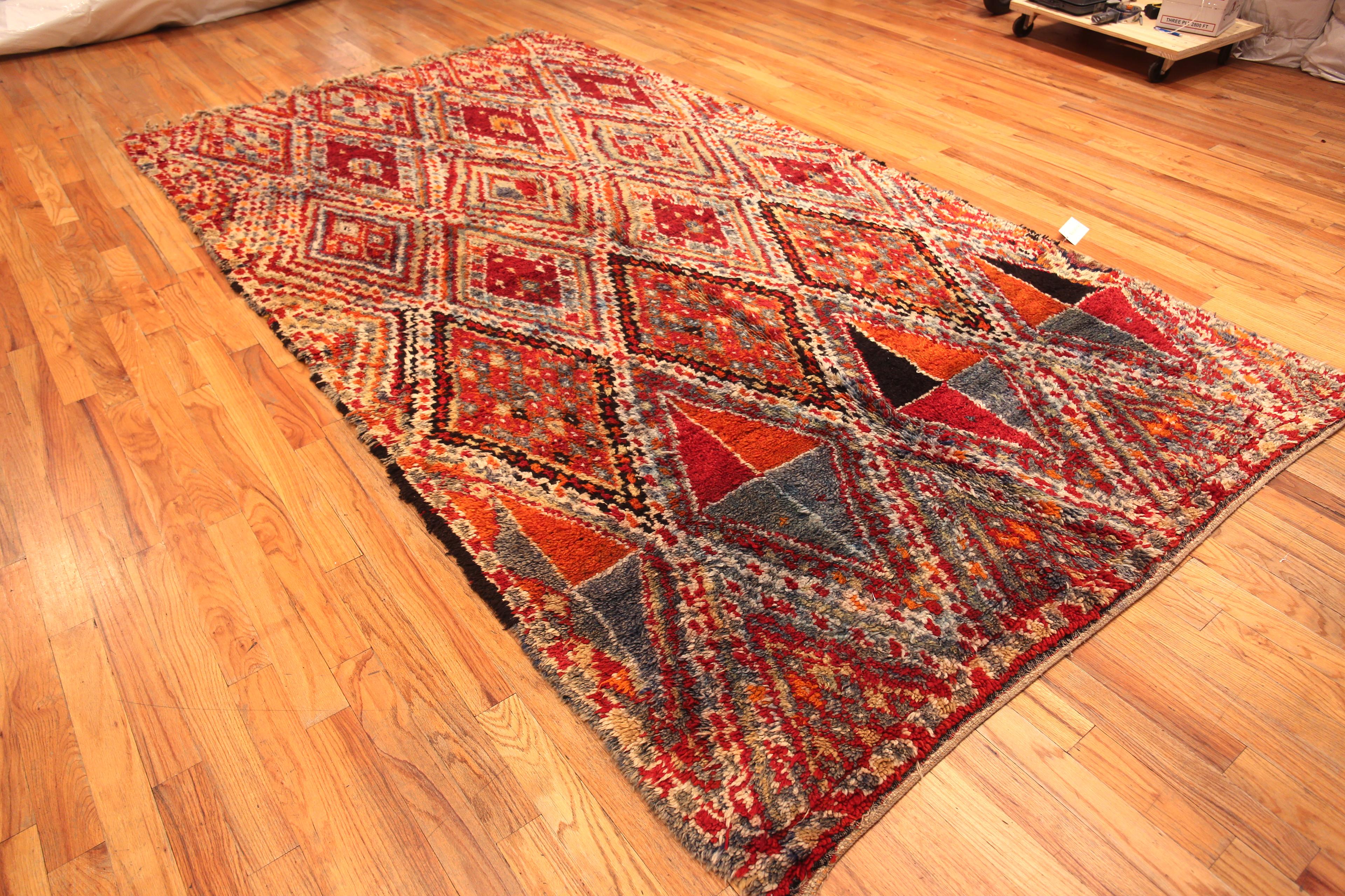 Magnifique Tapis Géométrique Tribal Marocain Vintage, Pays d'origine : Maroc, Circa date : Vintage

Taille : 6 ft 9 in x 12 ft 8 in (2.06 m x 3.86 m)