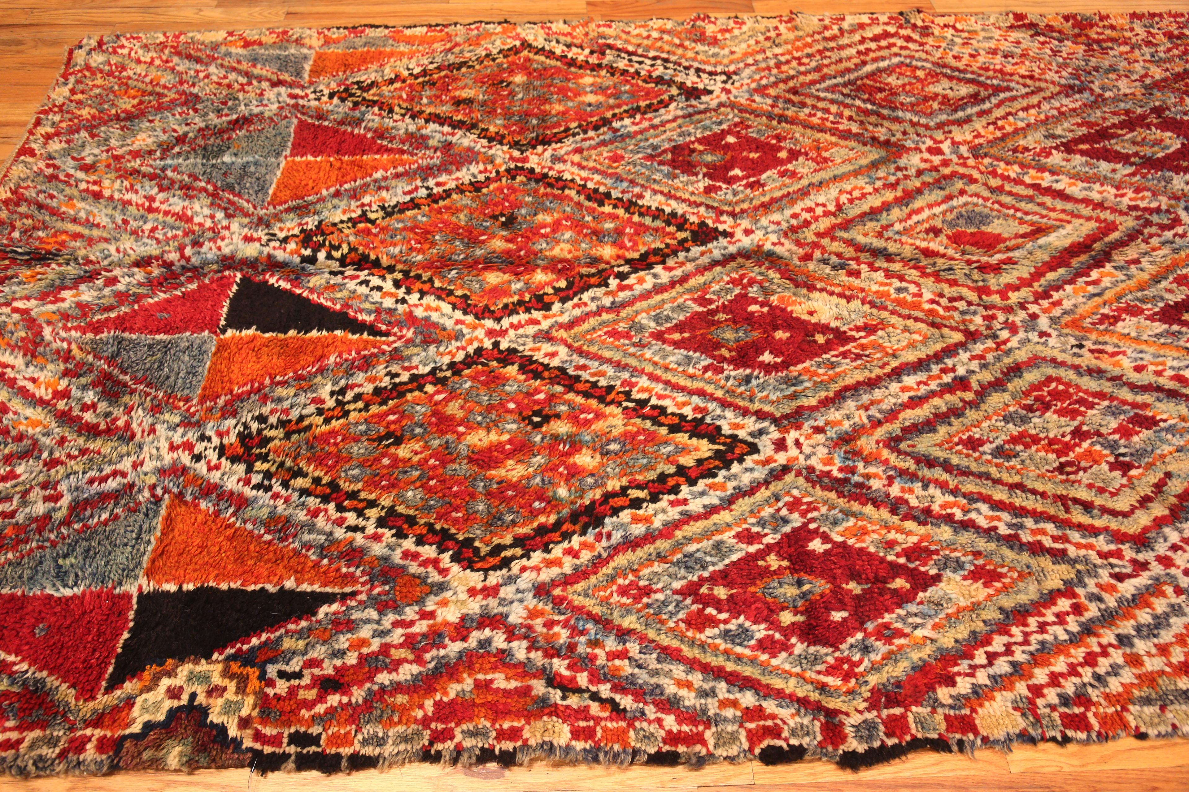 20ième siècle Tapis tribal géométrique marocain vintage 6'9