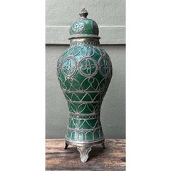 Urna Vintage de Cerámica Esmaltada Marroquí con Tapa
