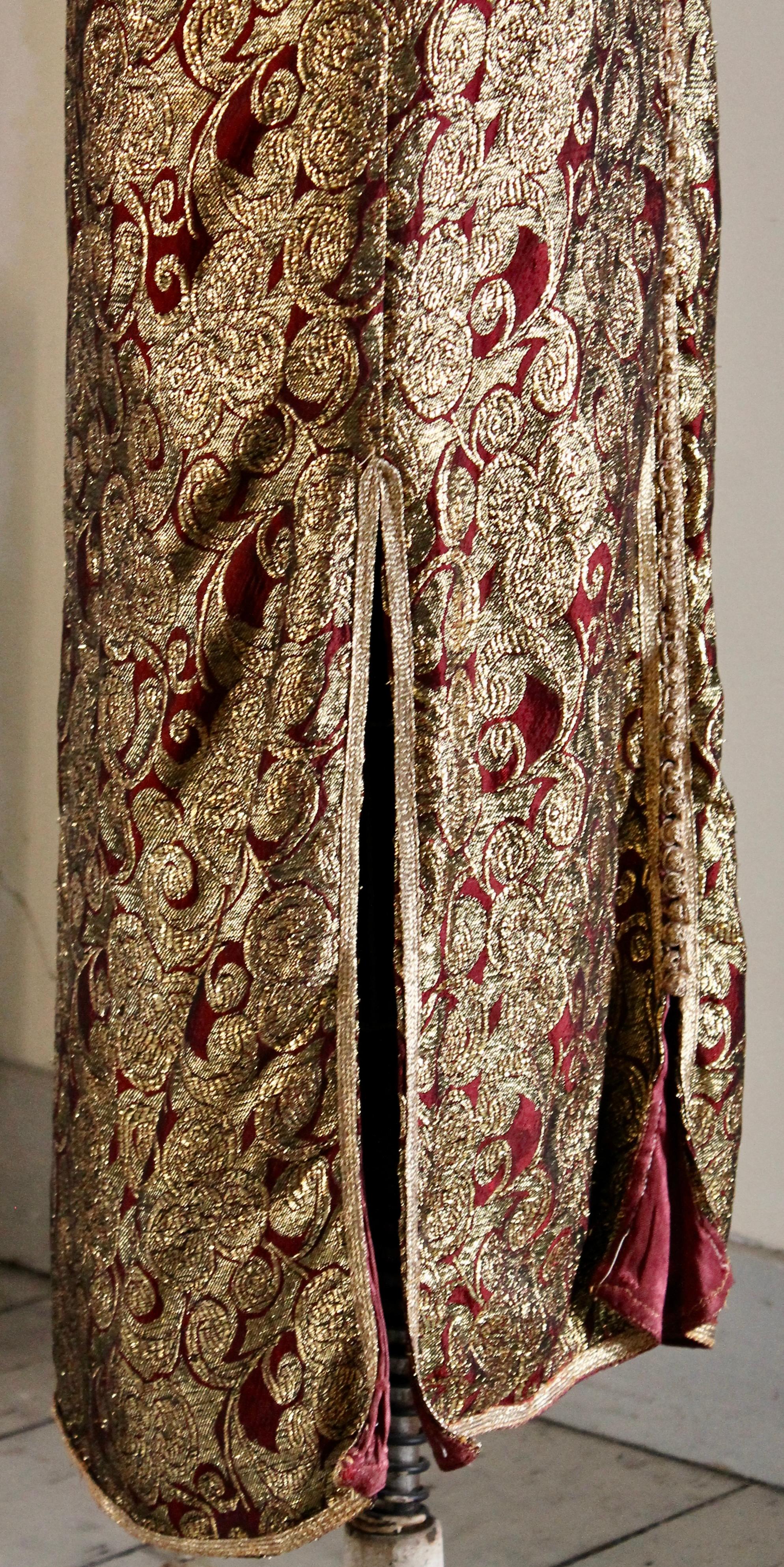 Caftan Marocain Vintage en Lame d'Or en vente 5