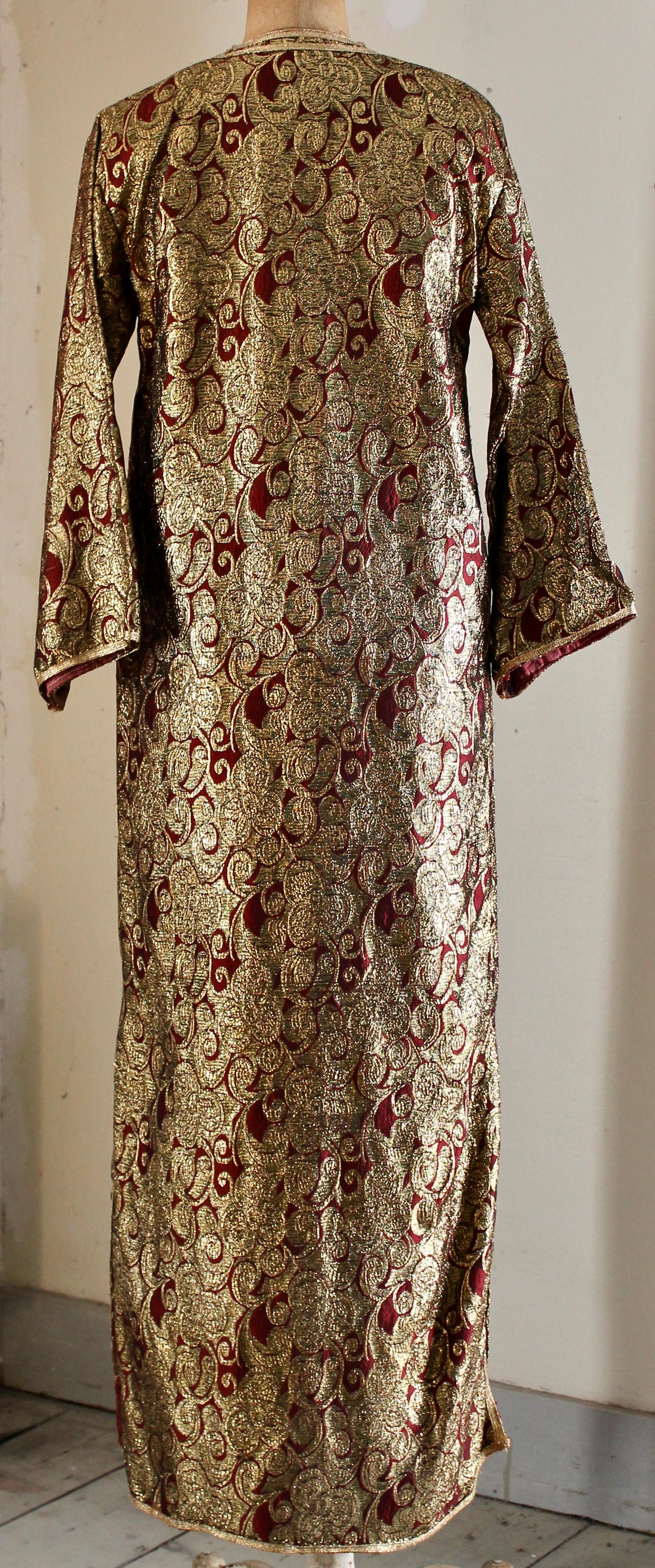 Caftan Marocain Vintage en Lame d'Or en vente 1