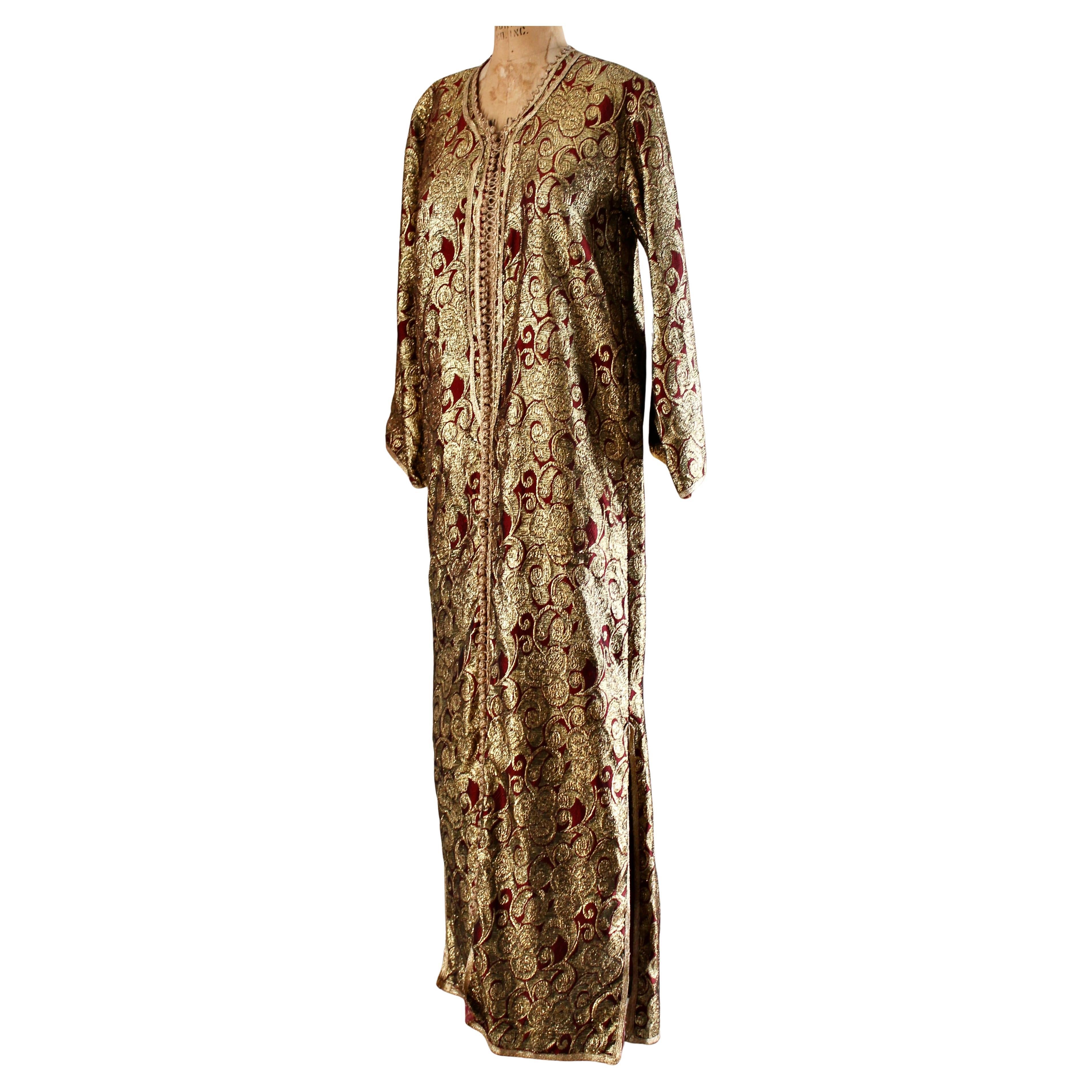 Caftan Marocain Vintage en Lame d'Or en vente