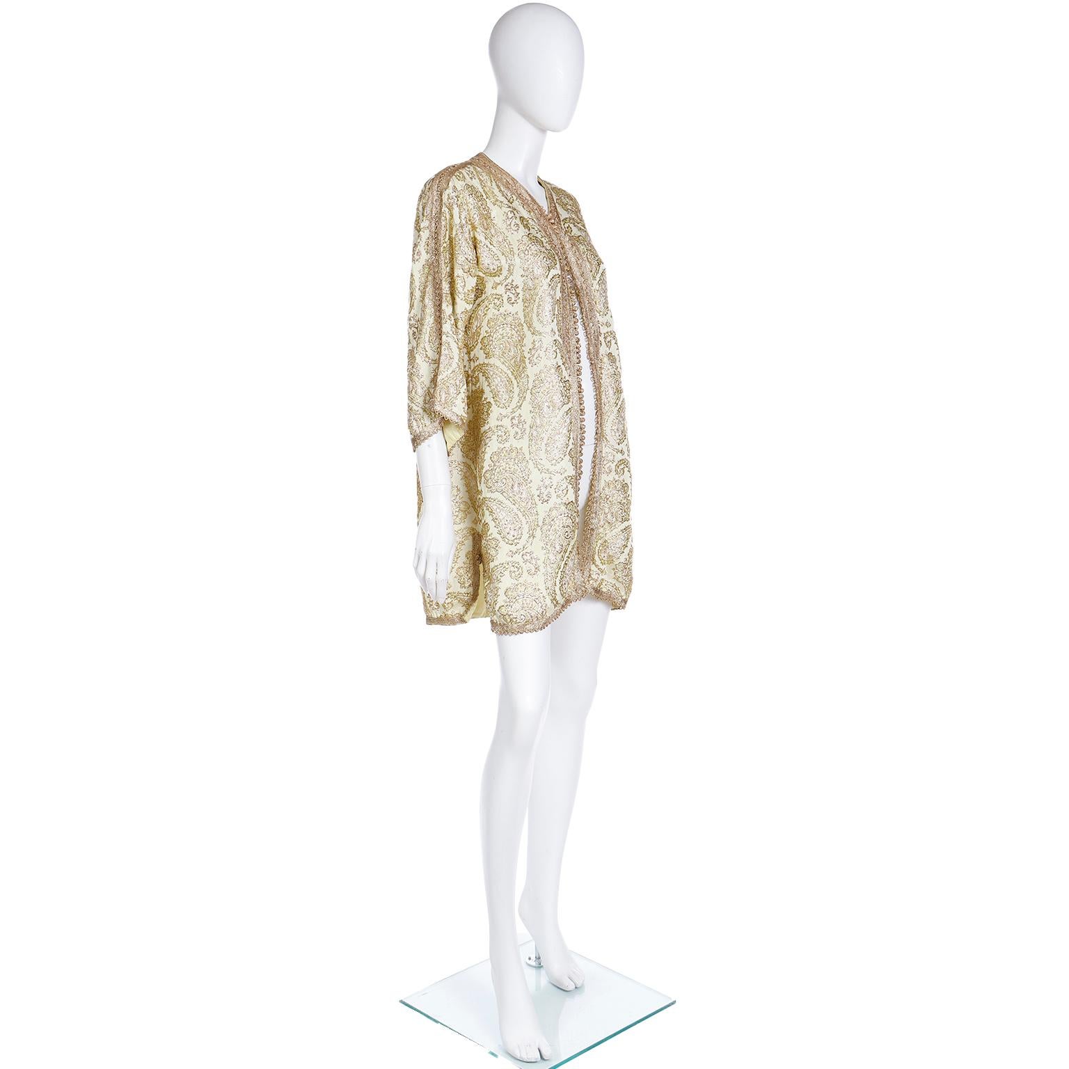 Vintage Moroccan Gold Metallic Paisley Short Caftan In Excellent Condition For Sale In Portland, OR