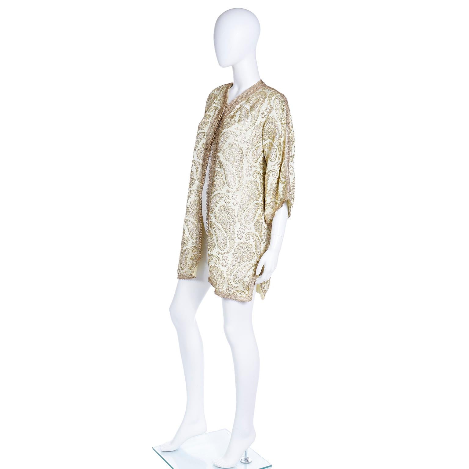 Women's or Men's Vintage Moroccan Gold Metallic Paisley Short Caftan For Sale