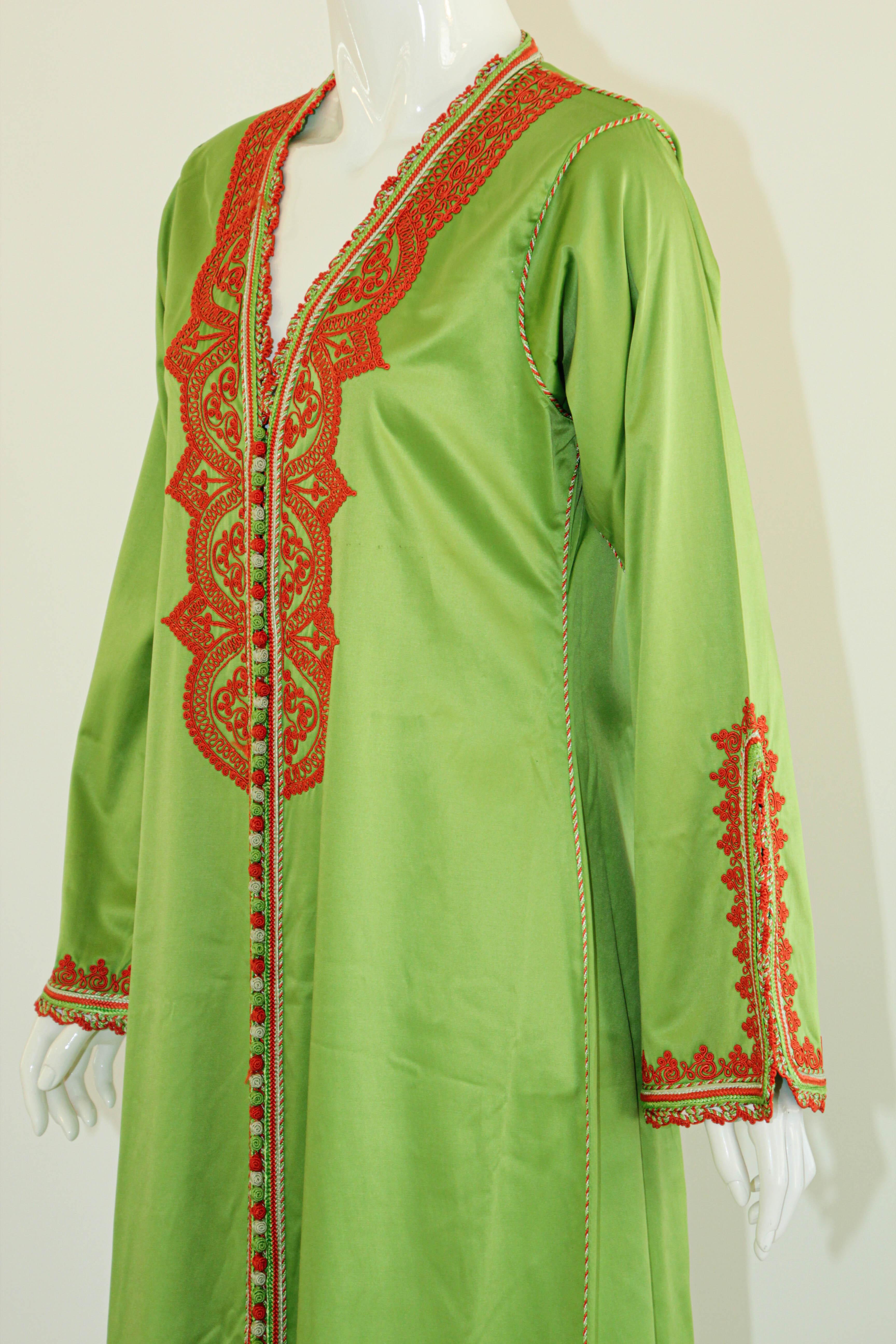Vintage Moroccan Green Kaftan with Orange Embroideries For Sale 7