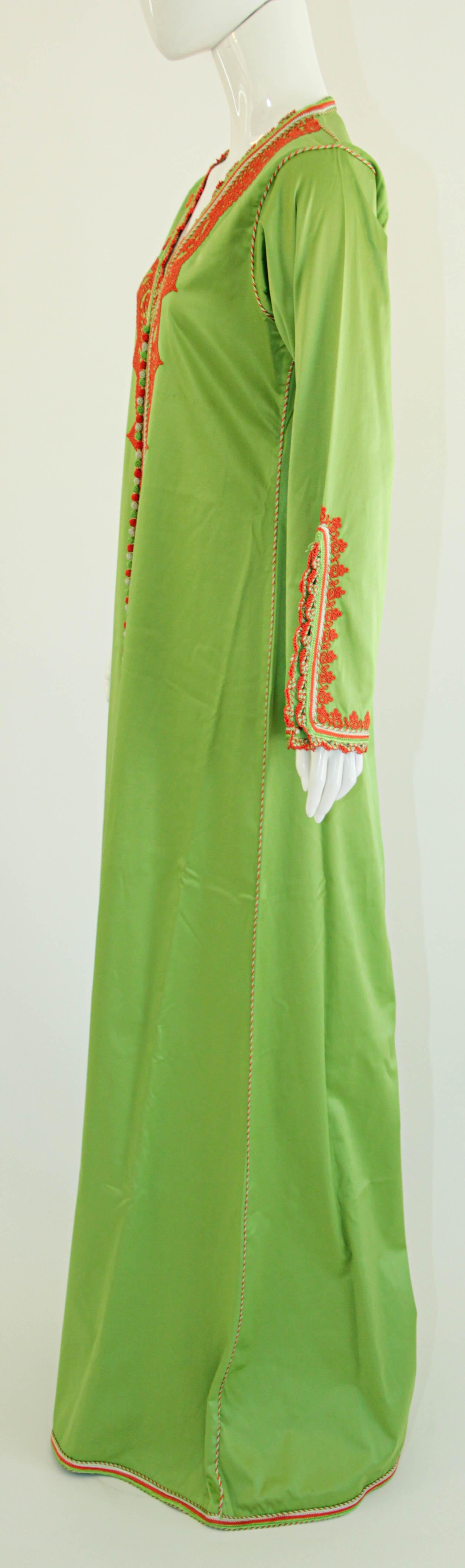Vintage Moroccan Green Kaftan with Orange Embroideries For Sale 8