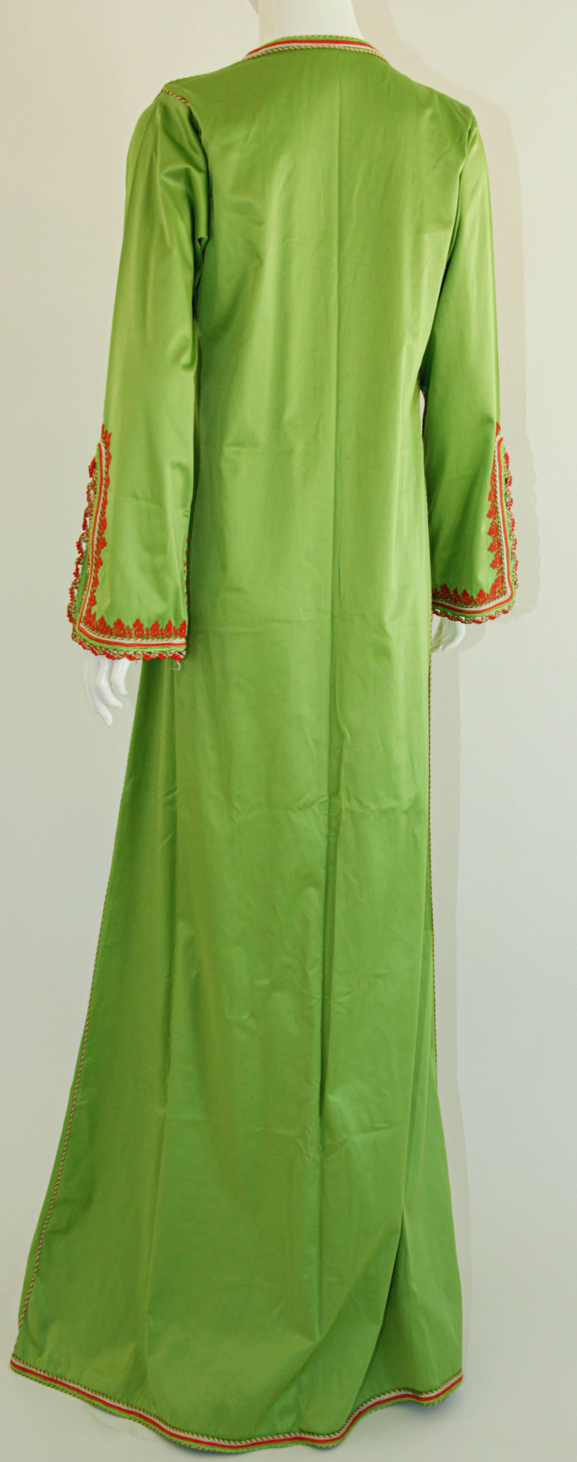 Vintage Moroccan Green Kaftan with Orange Embroideries For Sale 9