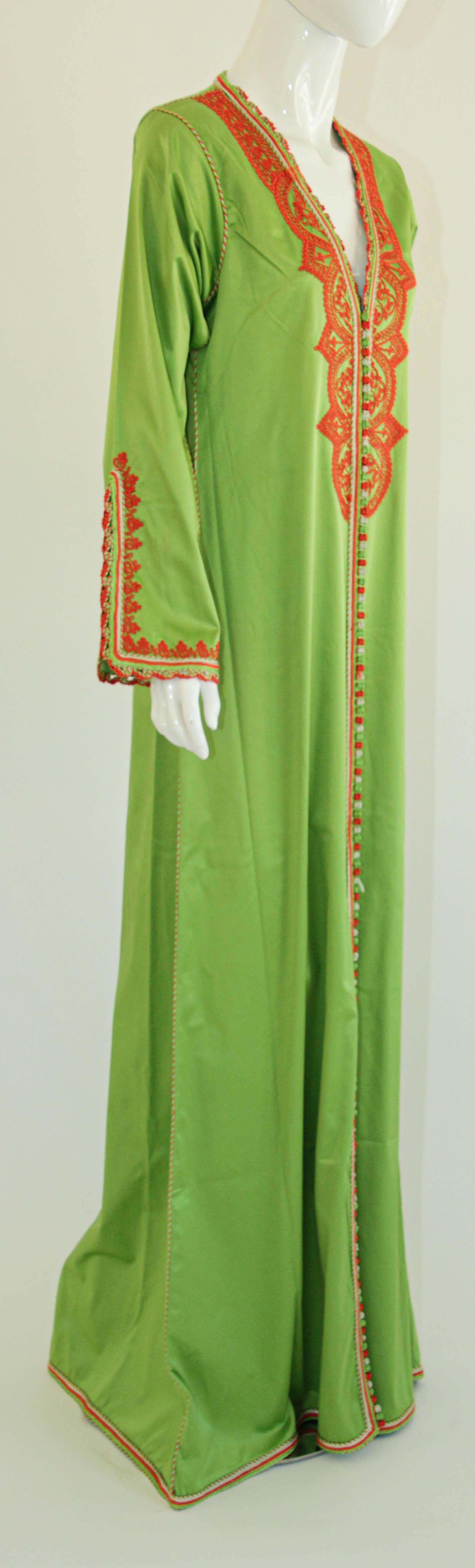 Vintage Moroccan Green Kaftan with Orange Embroideries For Sale 10