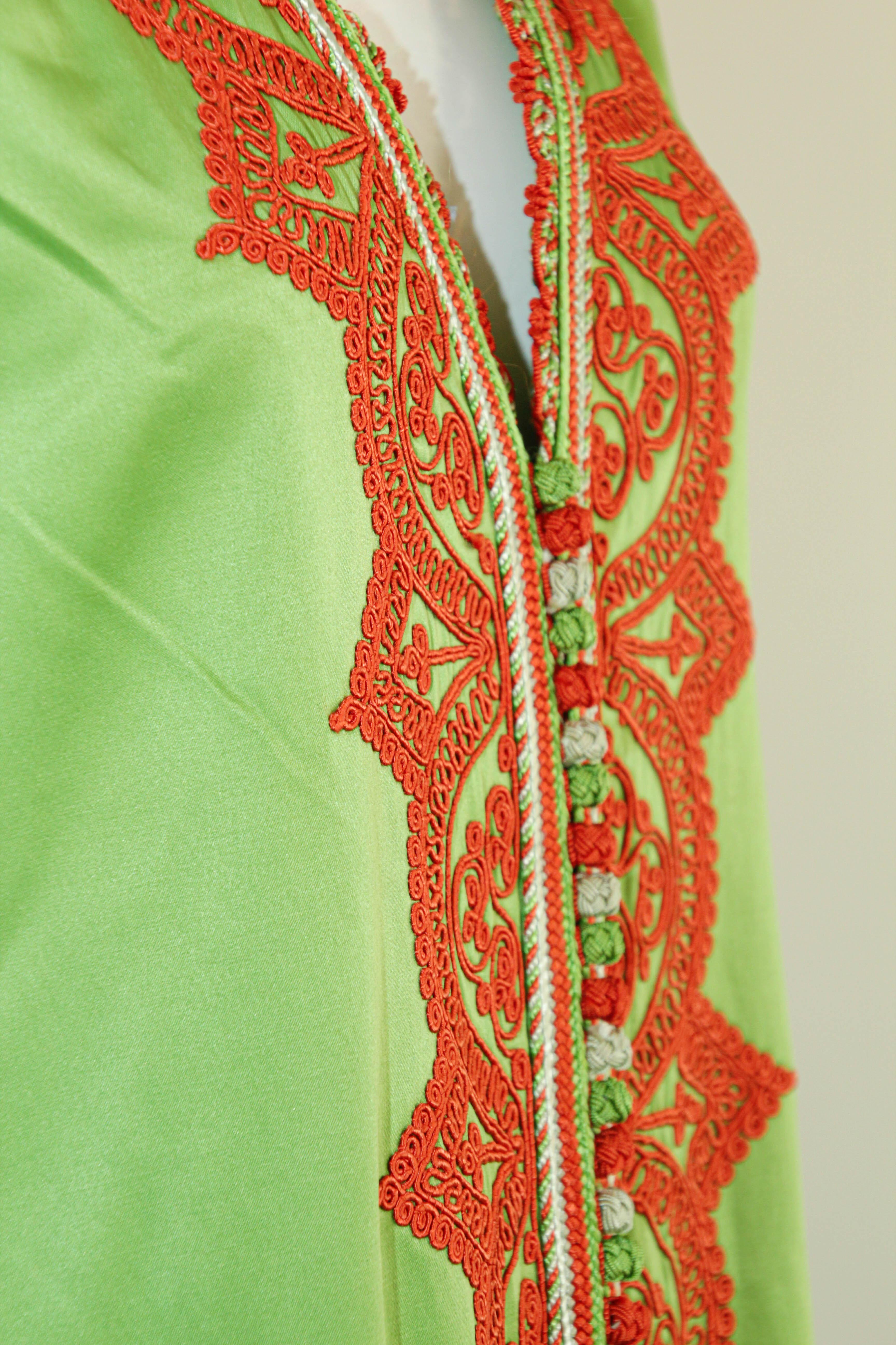 Vintage Moroccan Green Kaftan with Orange Embroideries For Sale 12