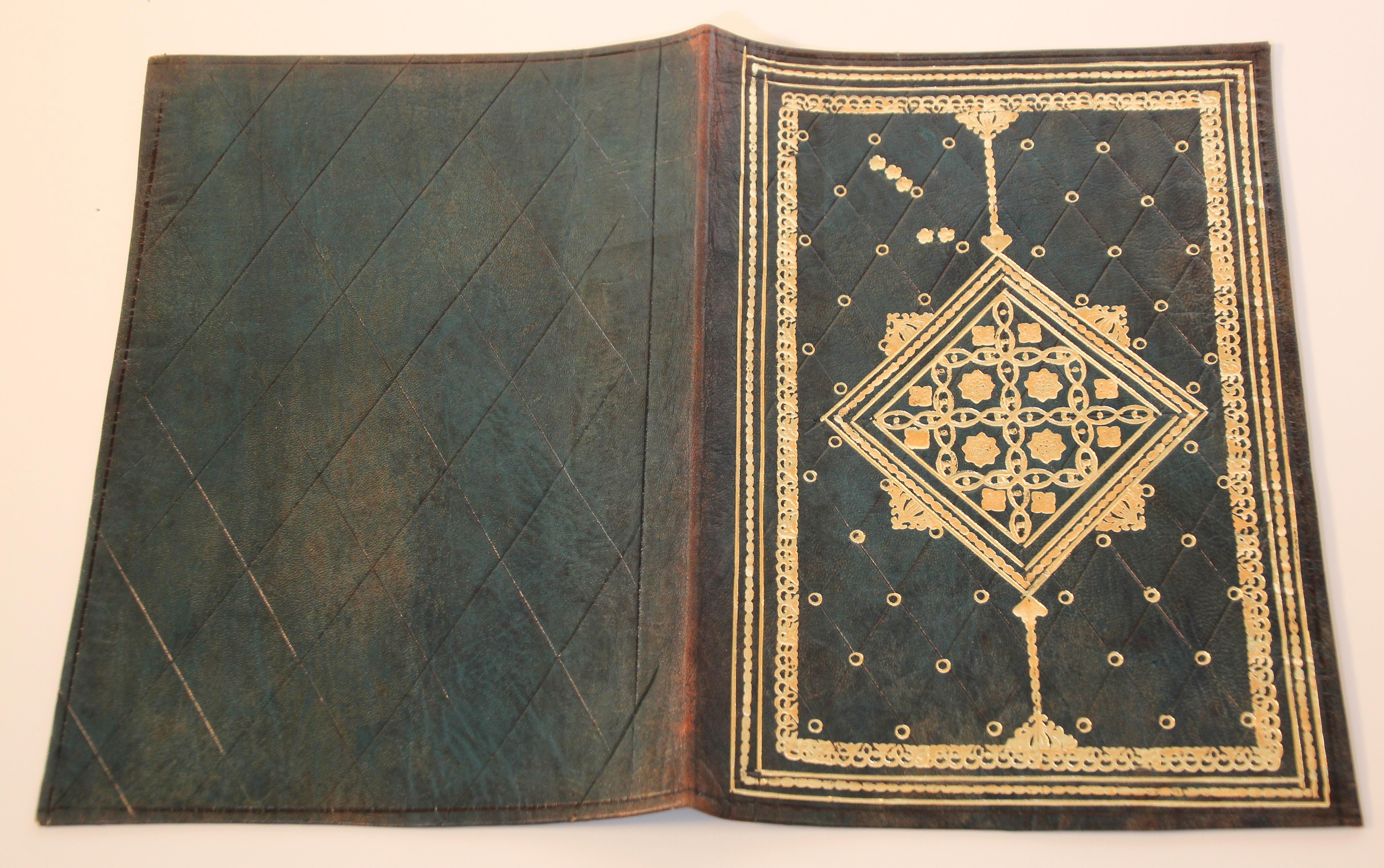 Vintage Moroccan Green Leather Hand Tooled Embossed Portfolio In Good Condition In North Hollywood, CA