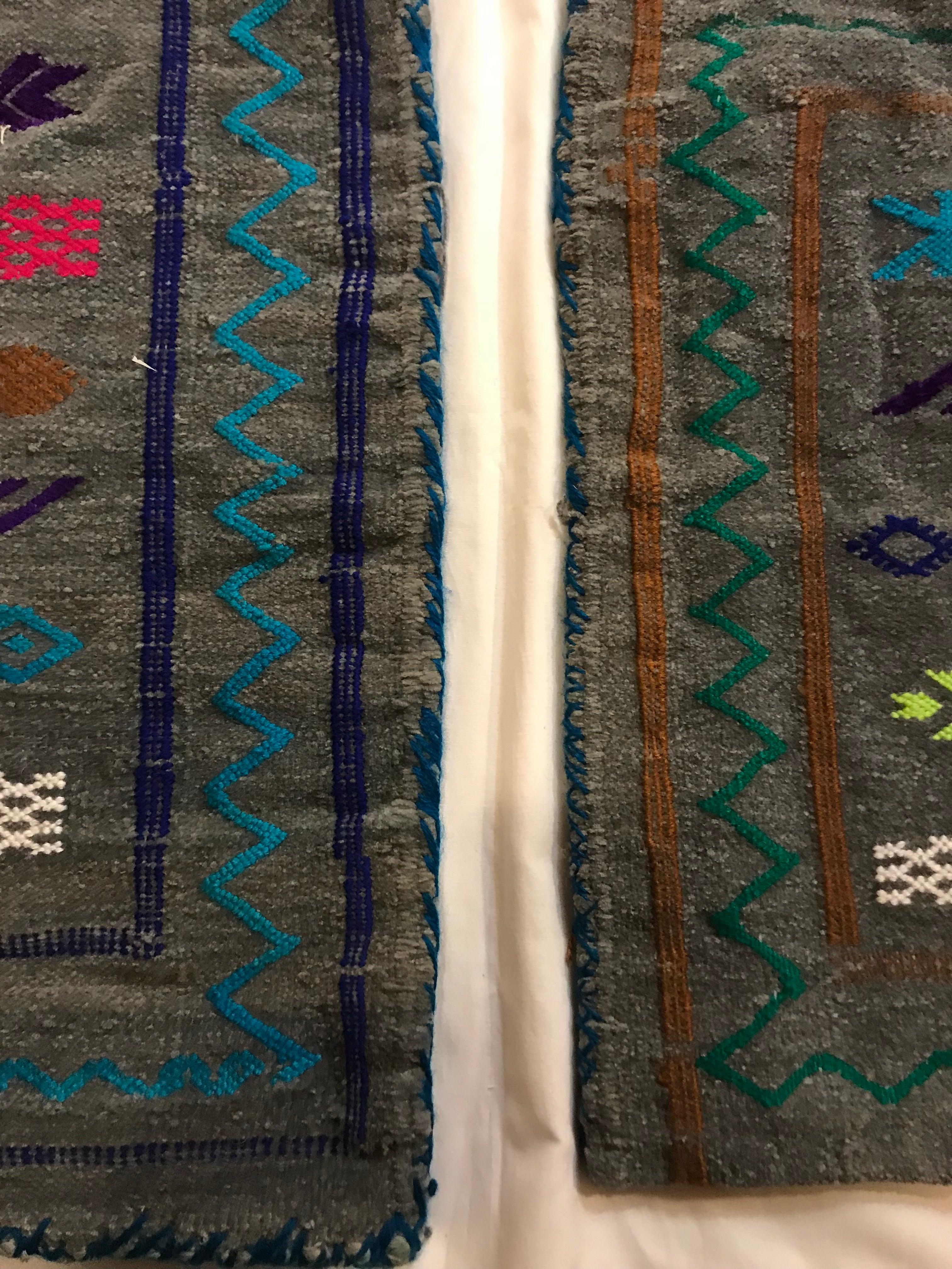 Marokkanisches handgewobenes Vintage-Kissen aus Kelim-Wolle im Angebot 7