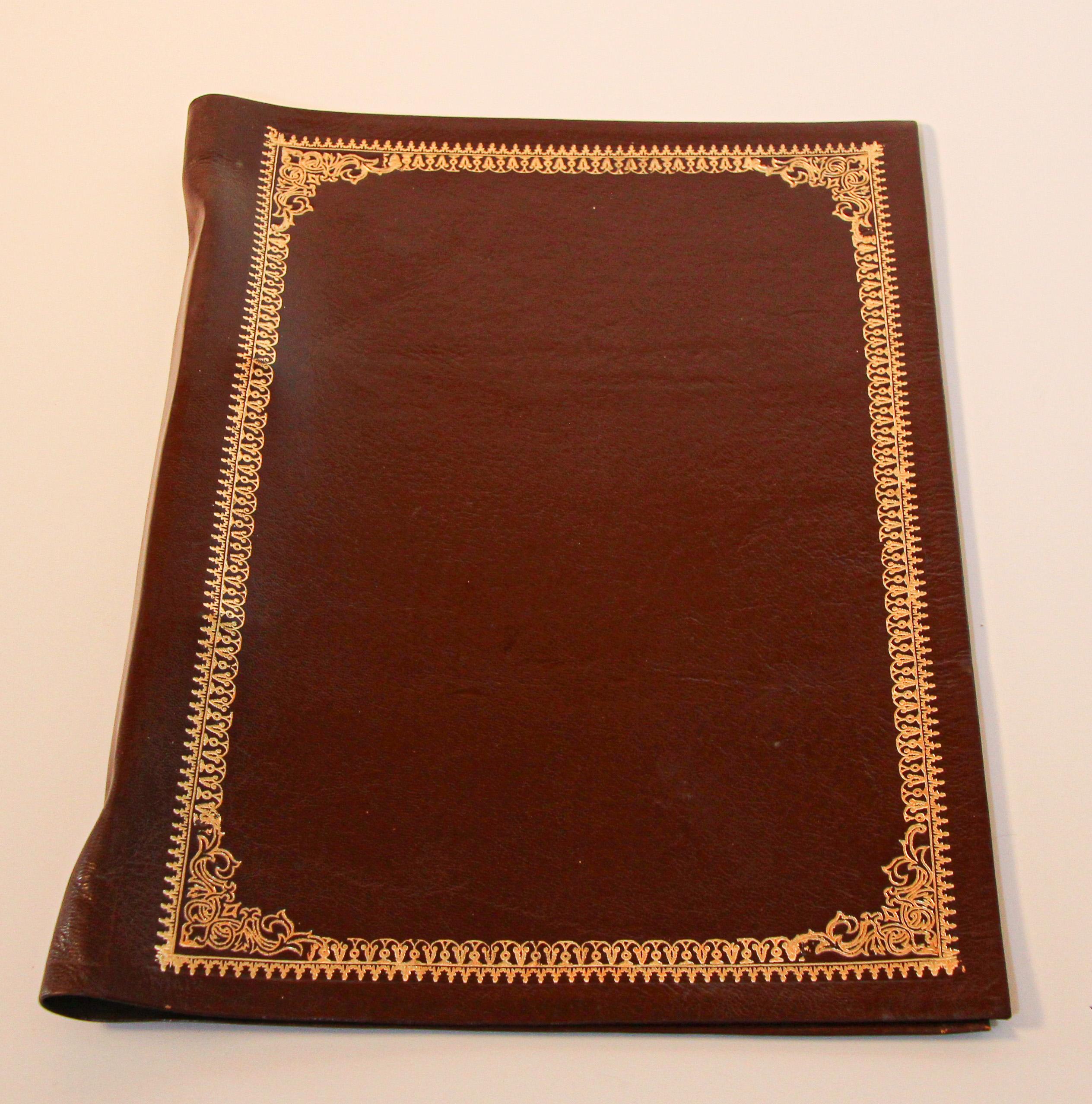 Vintage leather Moroccan portfolio binder.
Brown and gold vintage Moroccan leather hand tooled leather stationary binder.
Size is 14