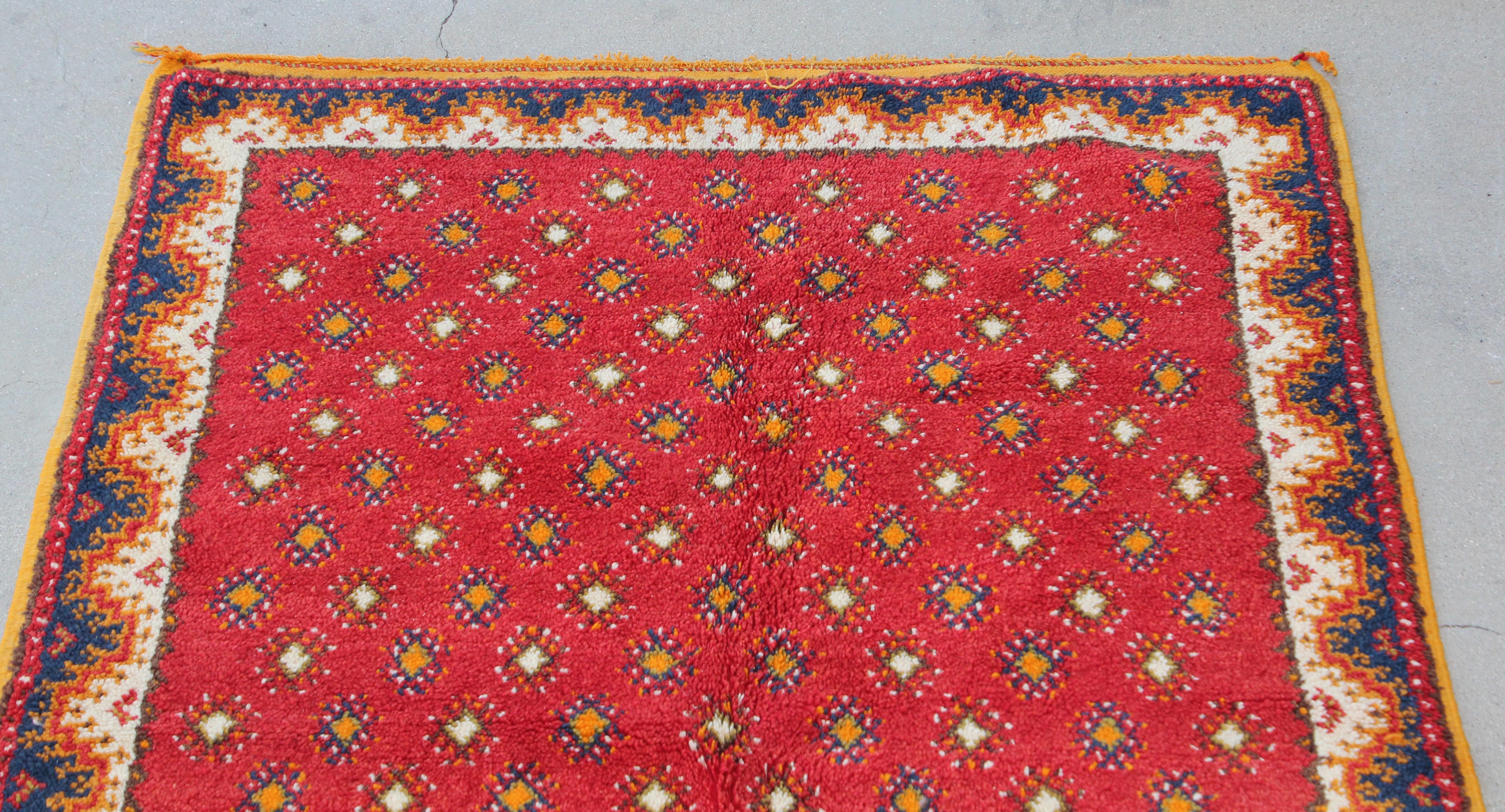 1960s Vintage Moroccan Hand-Woven Berber Carpet For Sale 3