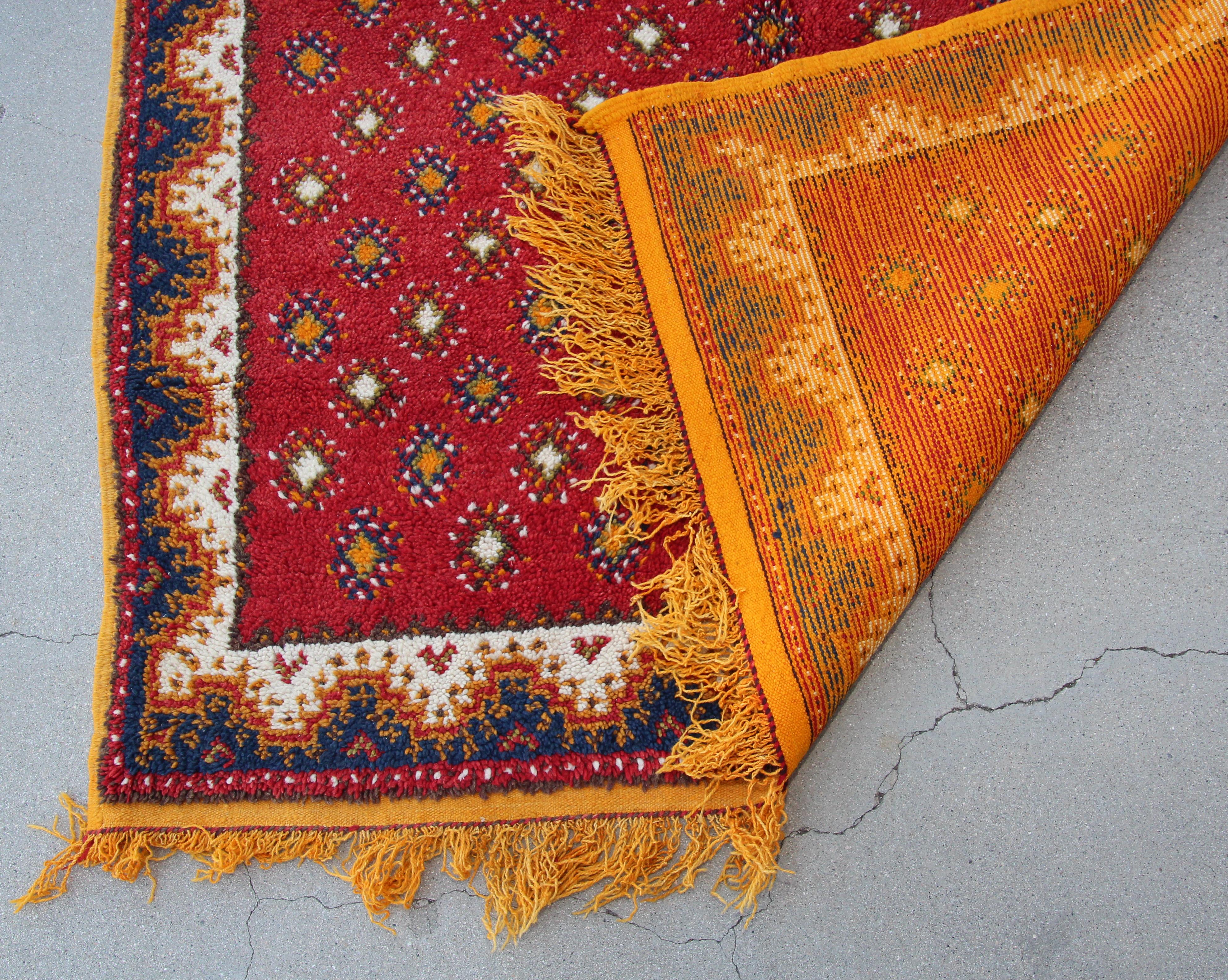 1960s Vintage Moroccan Hand-Woven Berber Carpet For Sale 5