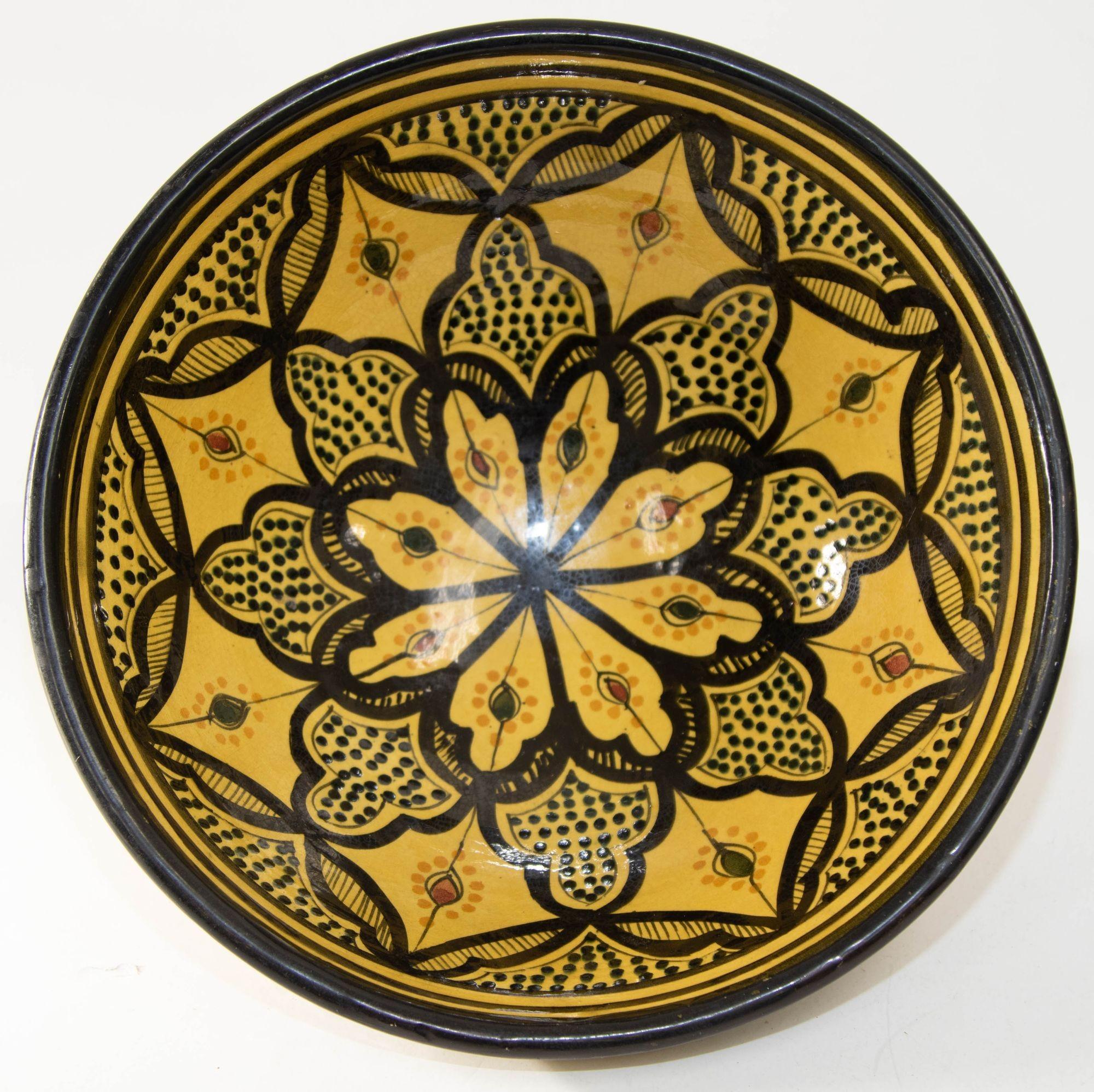 Marokkanische handgefertigte gelbe Schale aus Keramik (Handgefertigt) im Angebot