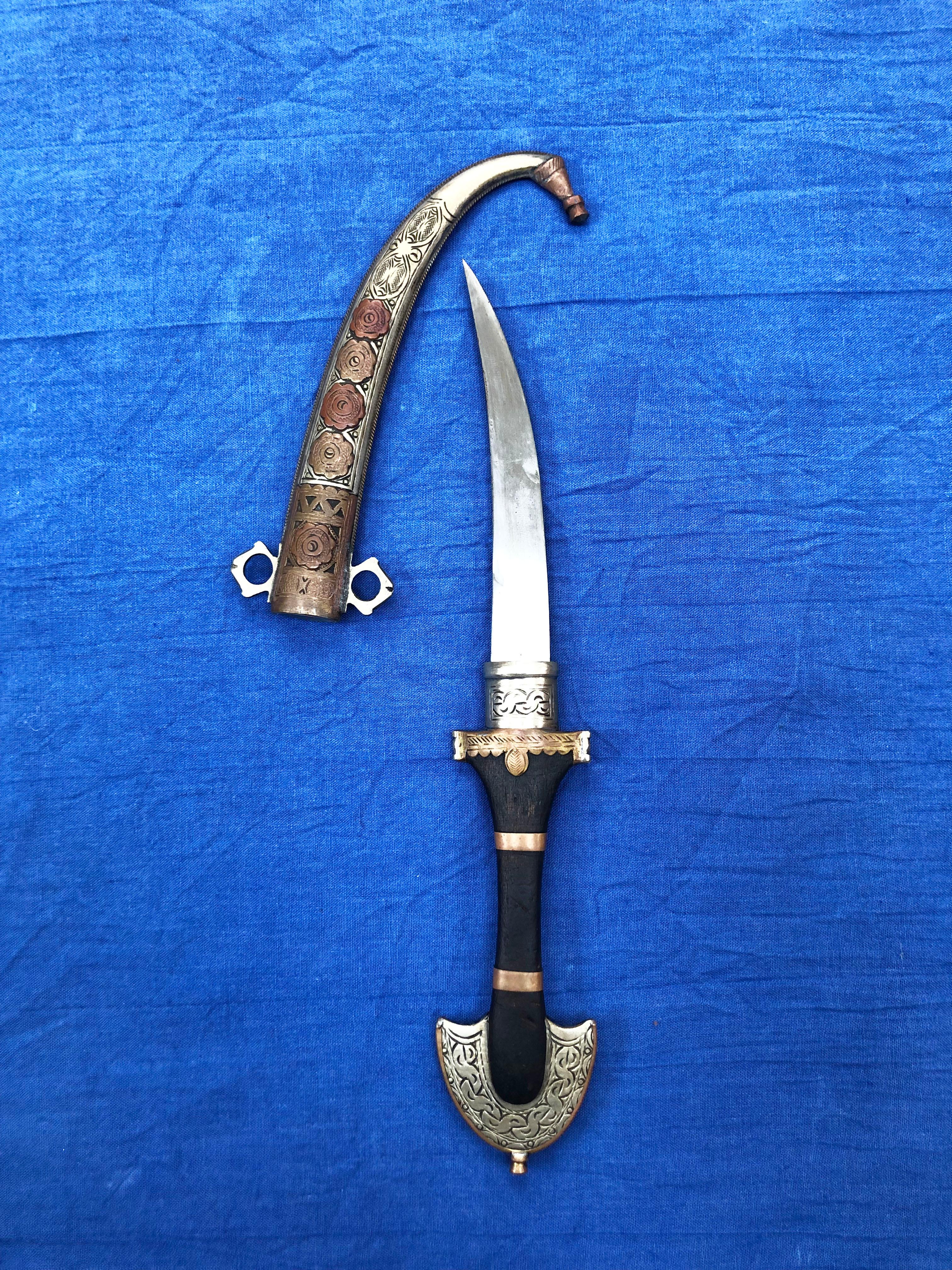 Vintage Moroccan Handmade Koummya Dagger Knife, Curved Blade, Ebony & Silver In Good Condition In Vineyard Haven, MA