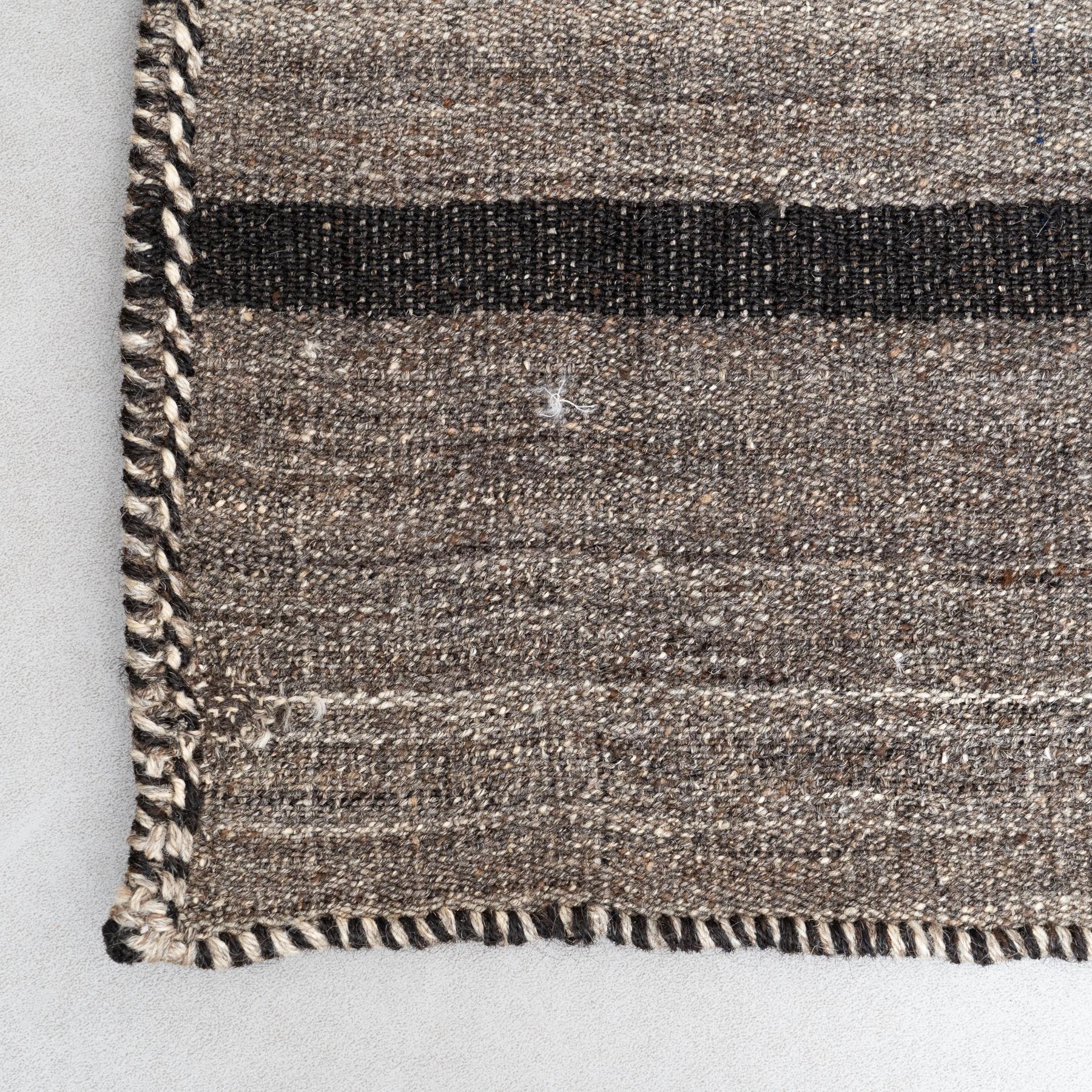 Vintage Moroccan Handmade Wool Rug – 1980s, Beautiful Grey Tones, 173 x 195 cm For Sale 1