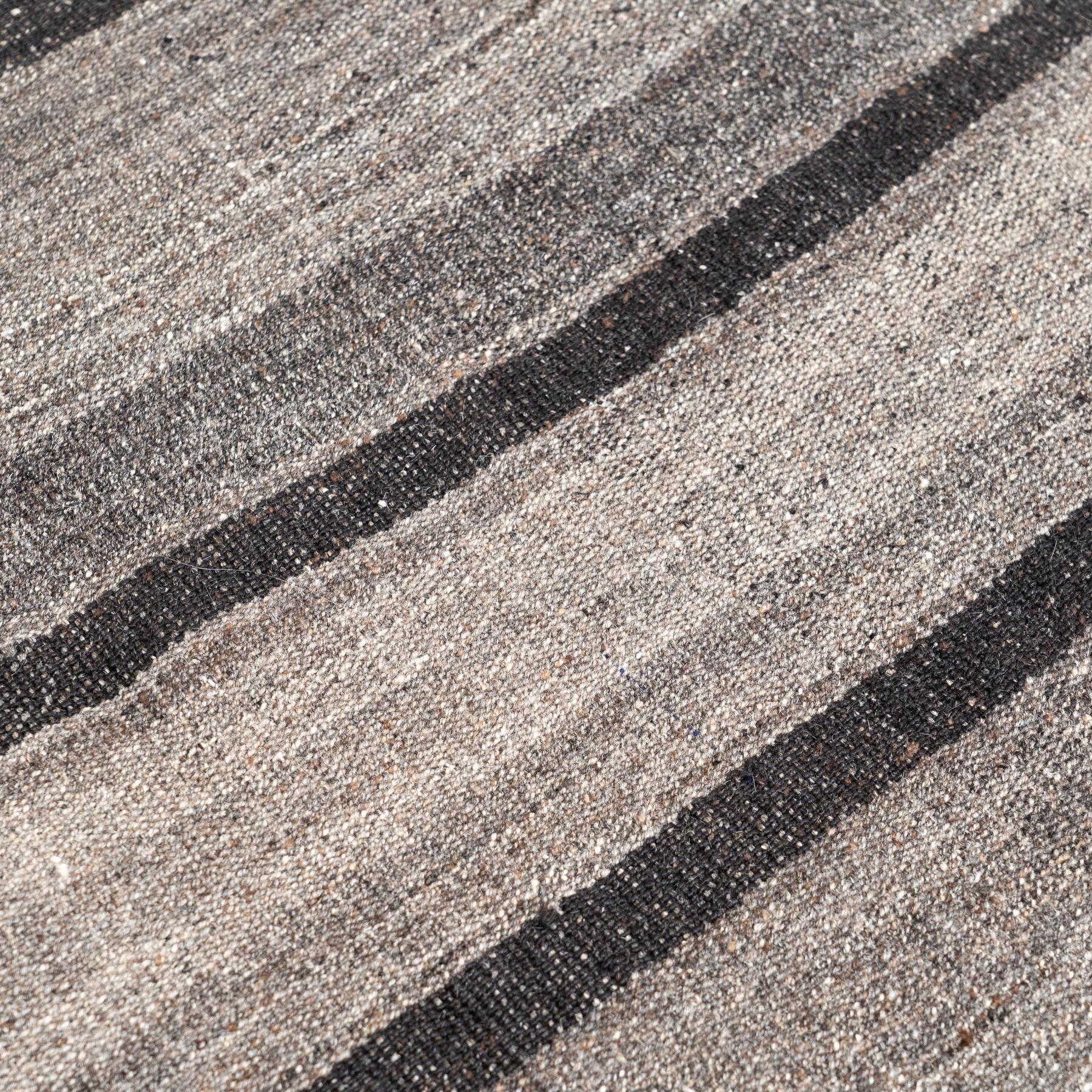 Vintage Moroccan Handmade Wool Rug – 1980s, Beautiful Grey Tones, 173 x 195 cm For Sale 2
