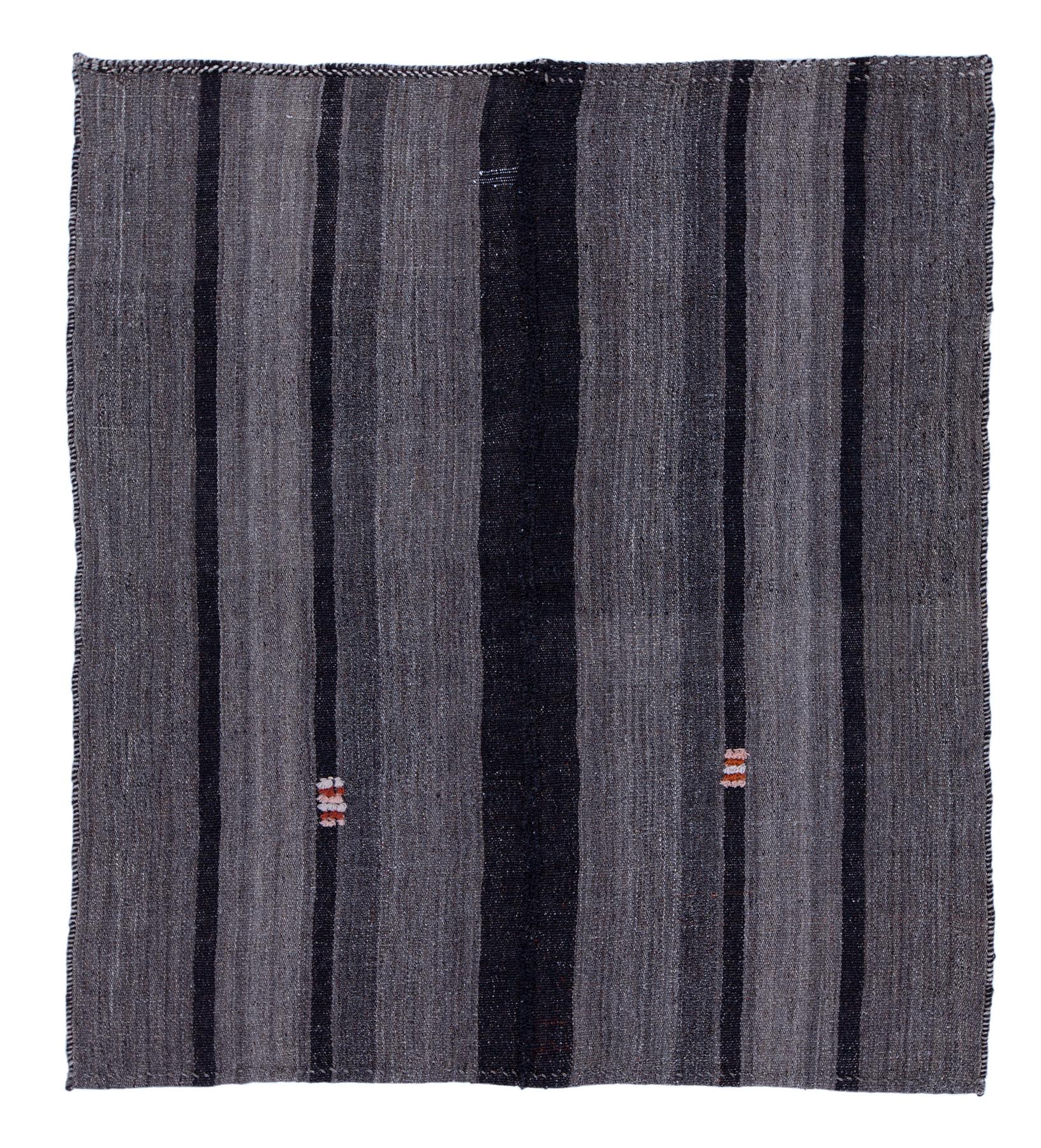 Vintage Moroccan Handmade Wool Rug – 1980s, Beautiful Grey Tones, 173 x 195 cm For Sale 3