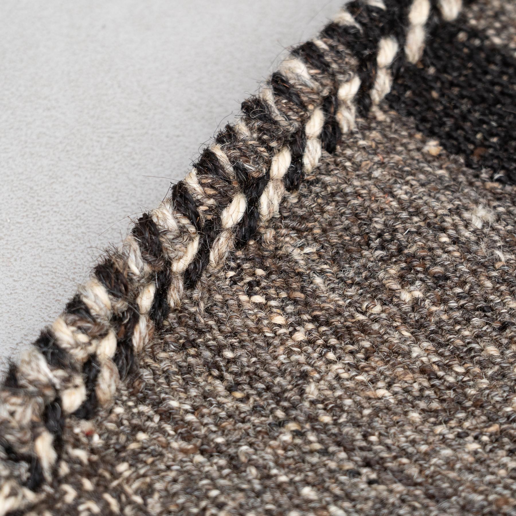Vintage Moroccan Handmade Wool Rug – 1980s, Beautiful Grey Tones, 173 x 195 cm For Sale 4
