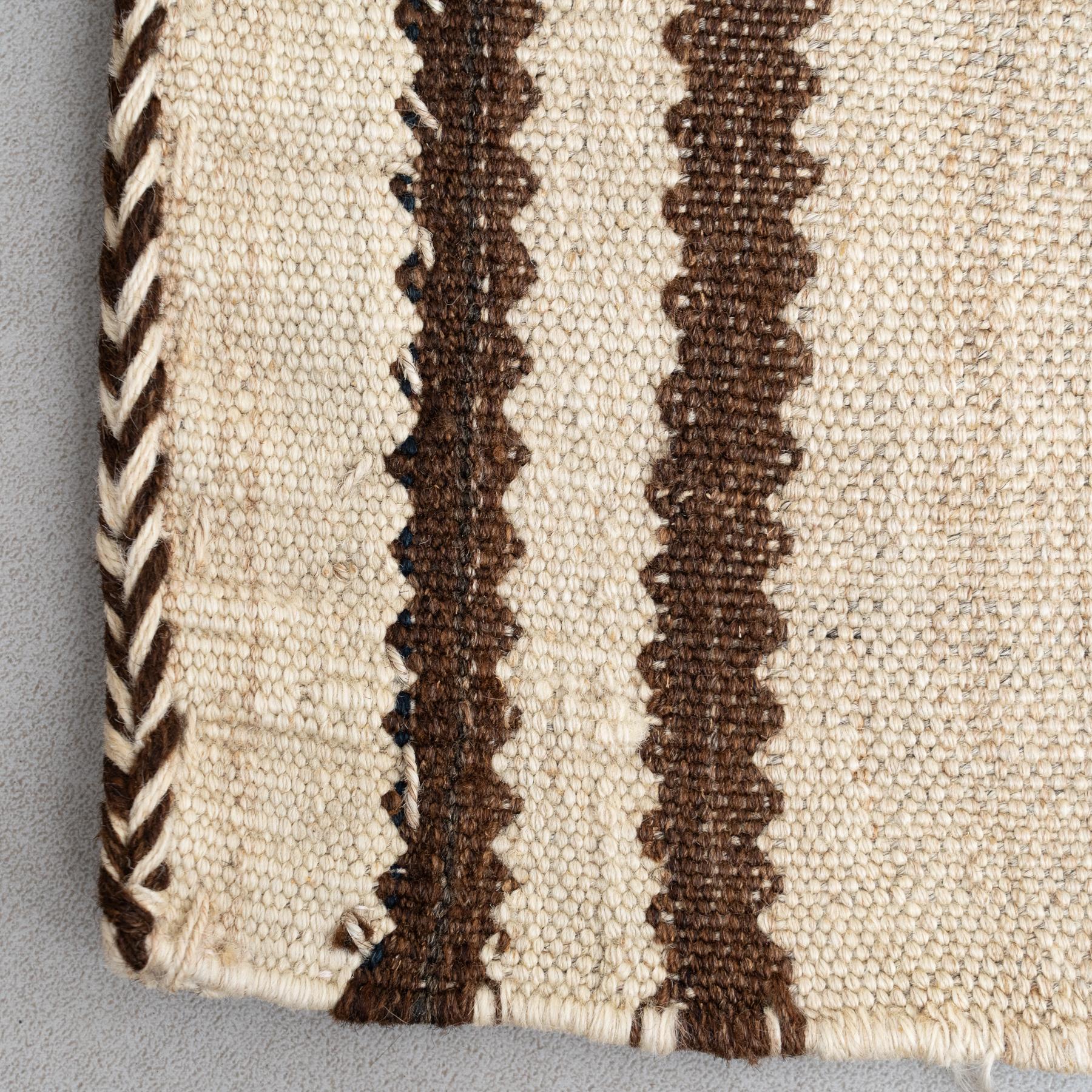 Vintage Moroccan Handmade Wool Rug – 1980s In Good Condition For Sale In Barcelona, Barcelona