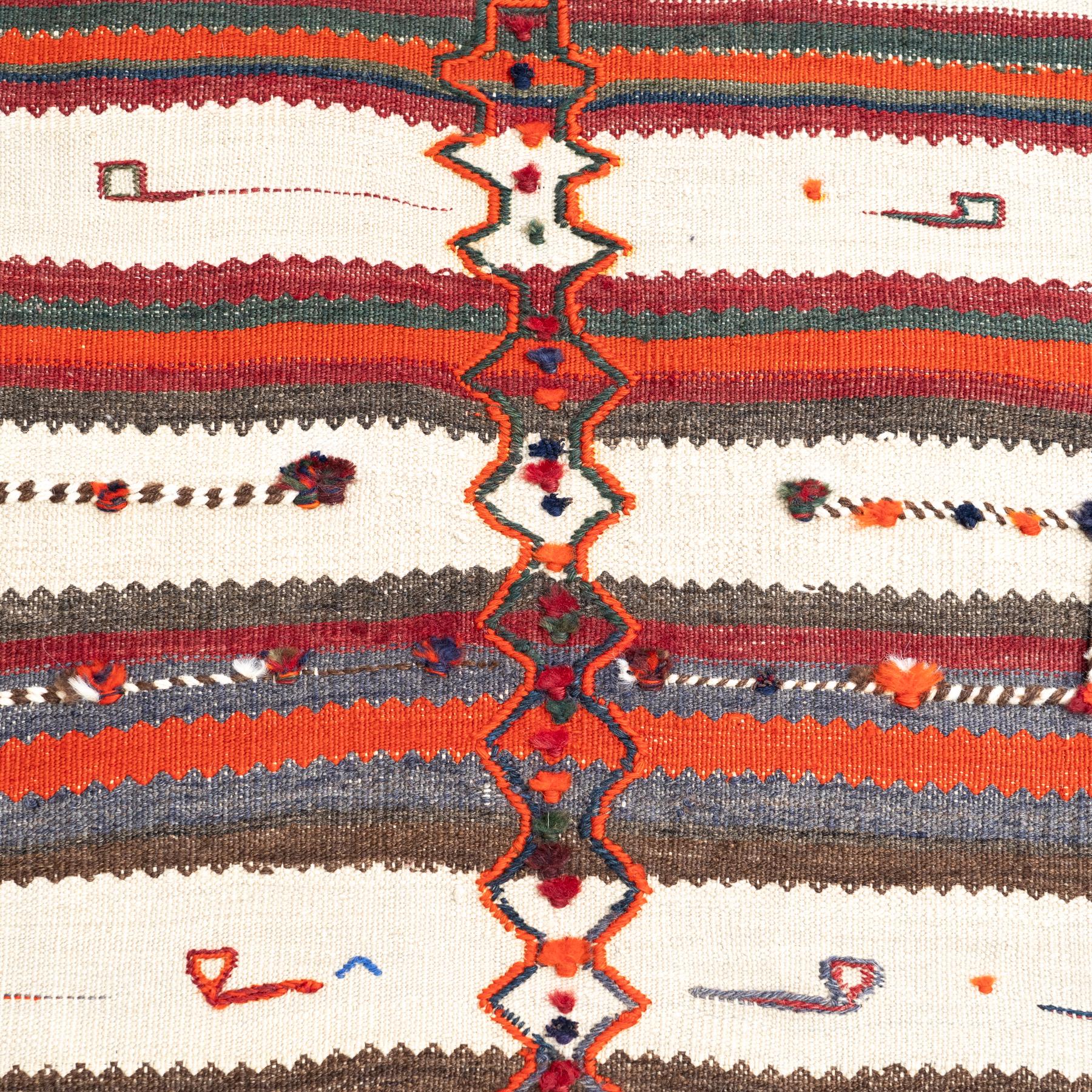Vintage Moroccan Handmade Wool Rug – 1980s For Sale 3