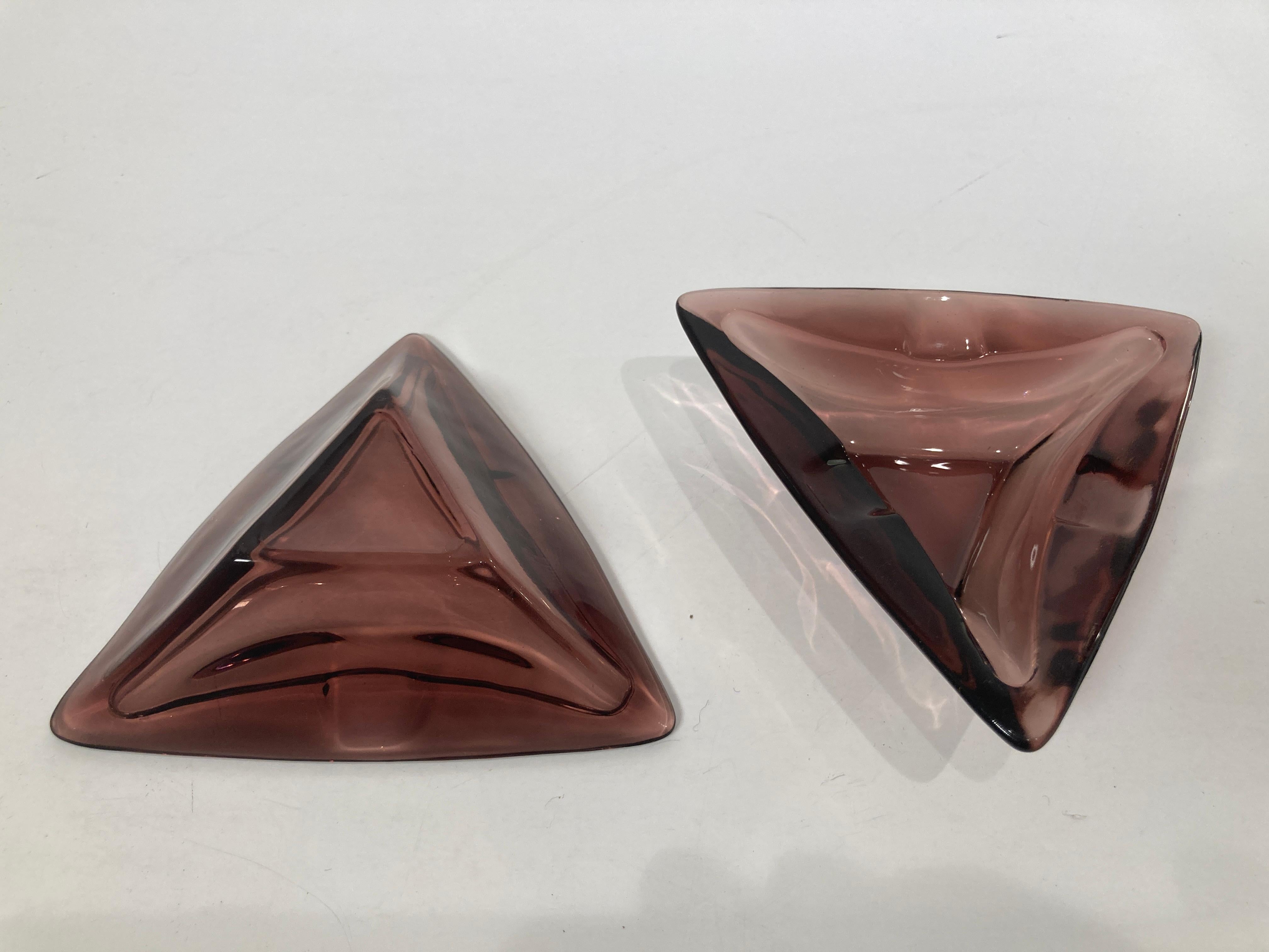 Vintage Moroccan Hazel Atlas Amethyst Triangle Pair of Ashtrays For Sale 4