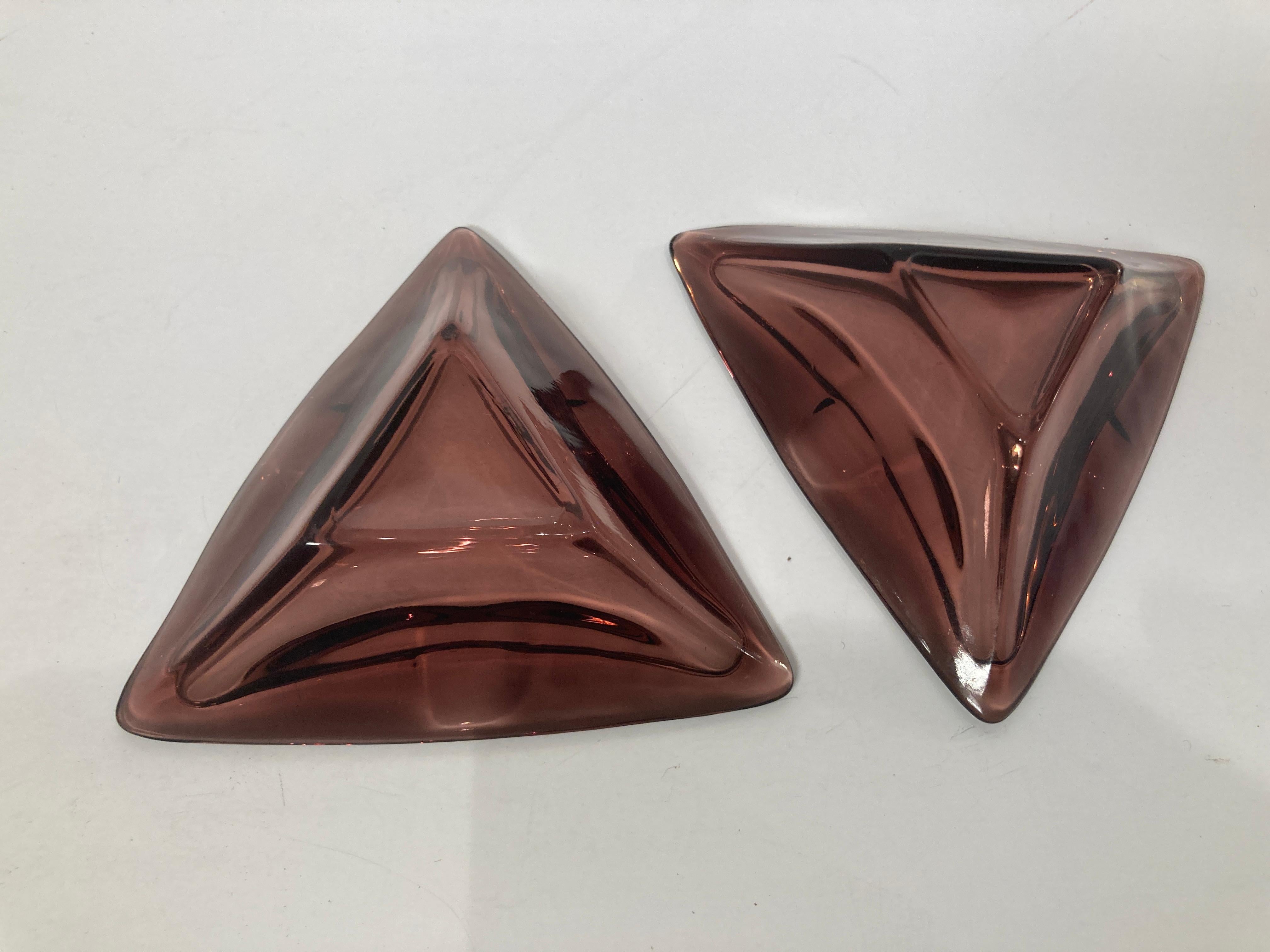 Vintage Moroccan Hazel Atlas Amethyst Triangle Pair of Ashtrays For Sale 5