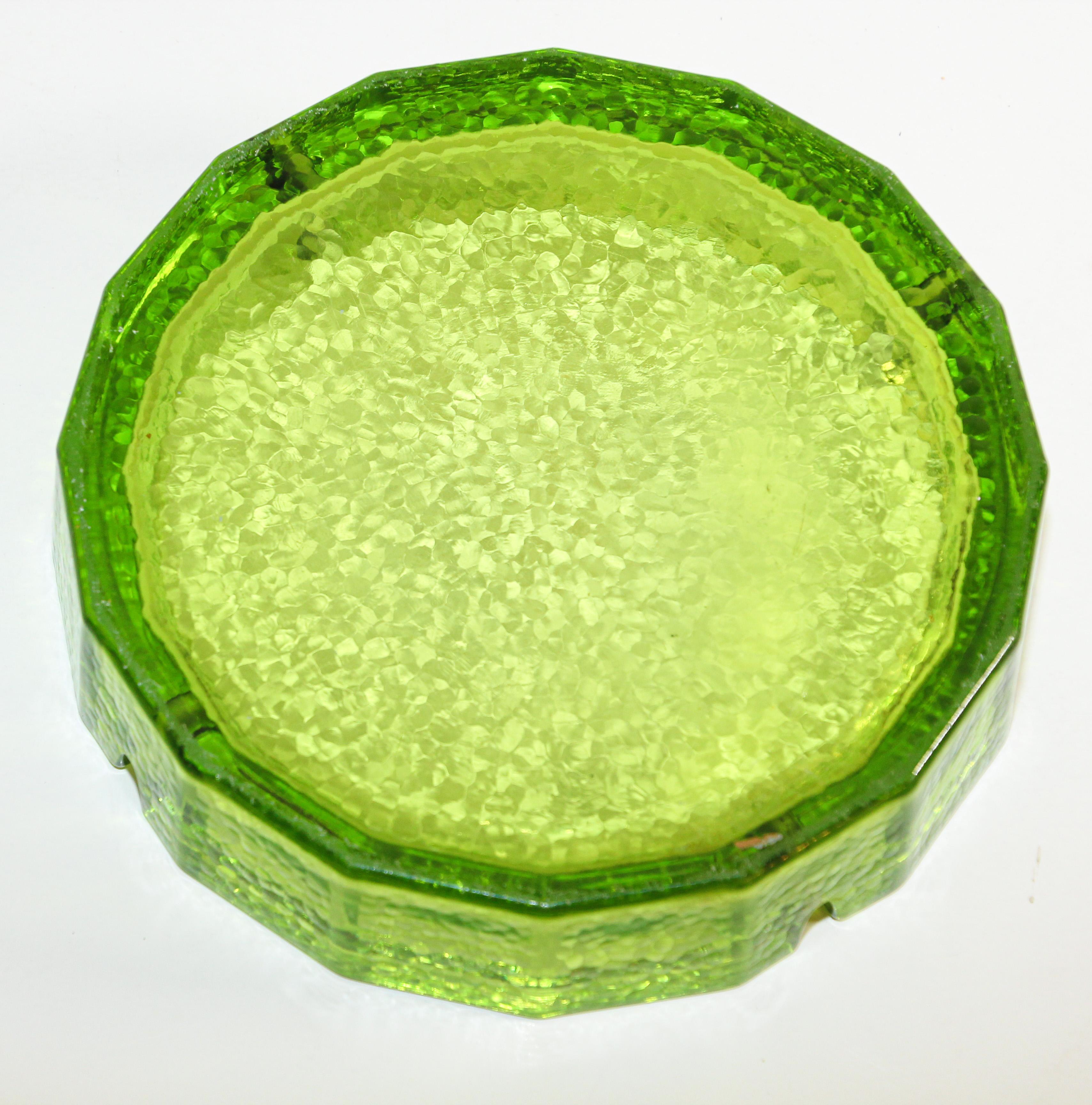 Mid-Century Modern Emerald Green Blenko Glass Ashtray from the 1950s.
In excellent condition, great green glass.
A great addition to any retro or Mid-Century Modern decor.
Measures: 8