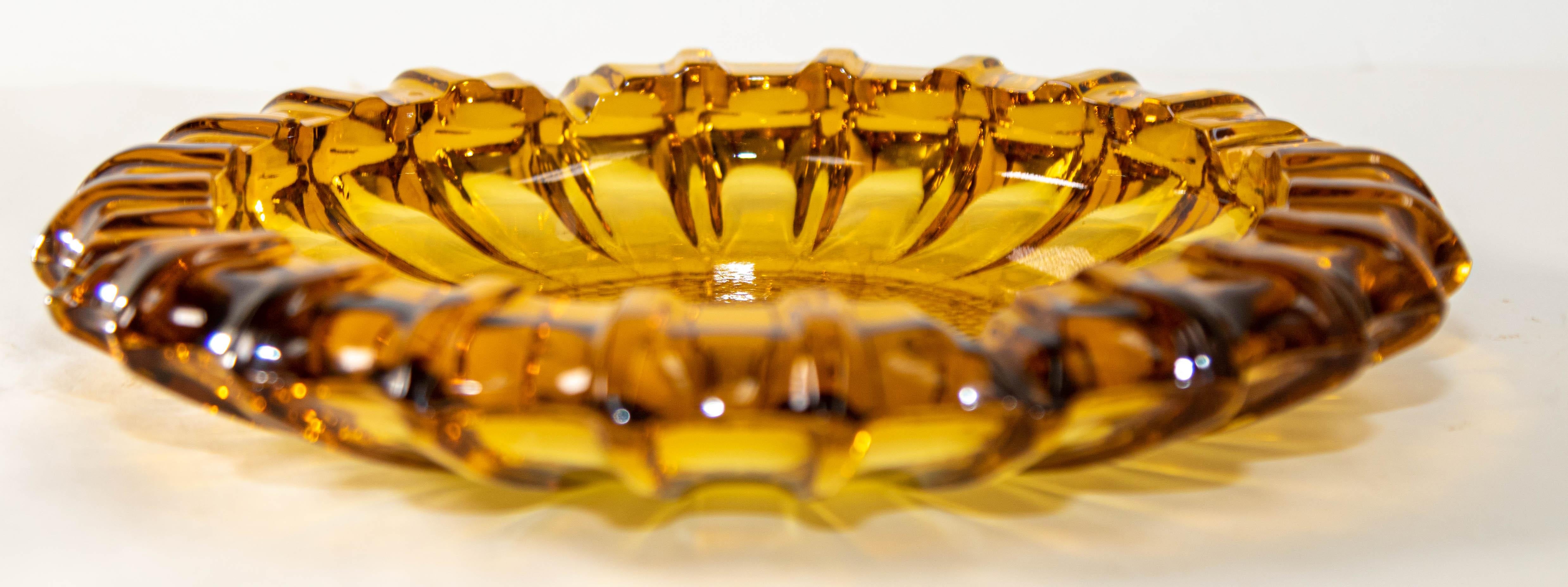 Vintage Moroccan Hazel Atlas Round Amber Glass Cigar Ashtray Catchall Dish In Good Condition In North Hollywood, CA