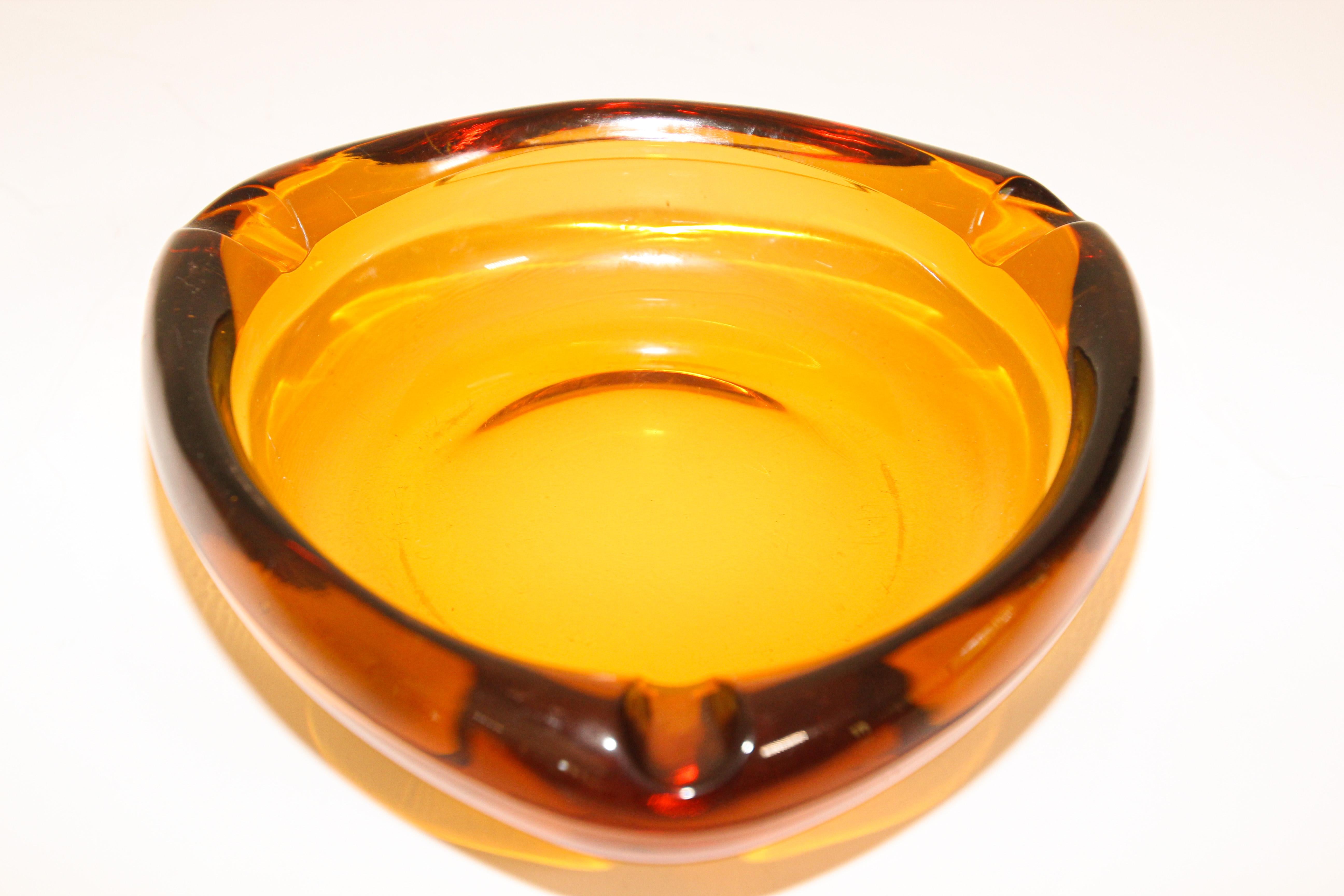 Vintage Moroccan Hazel Atlas Triangle Amber Glass Ashtray In Good Condition In North Hollywood, CA