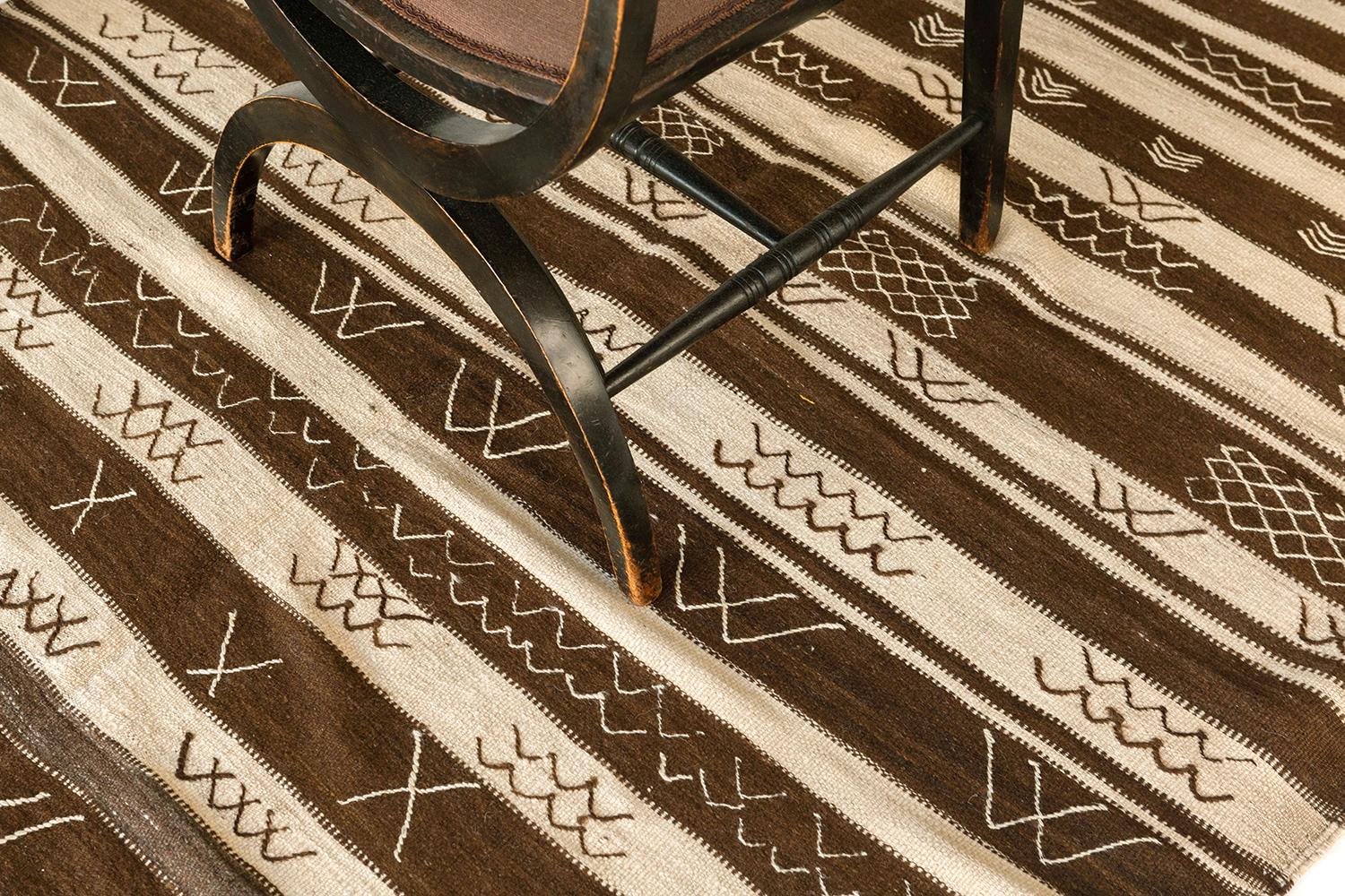 Noué à la main Vieux Kilim marocain de la tribu berbère du Haut Atlas en vente