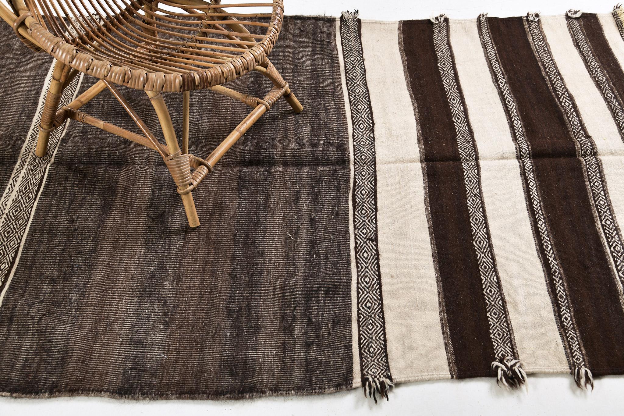 Annodato a mano Kilim marocchino vintage della tribù berbera dell'Alto Atlante in vendita