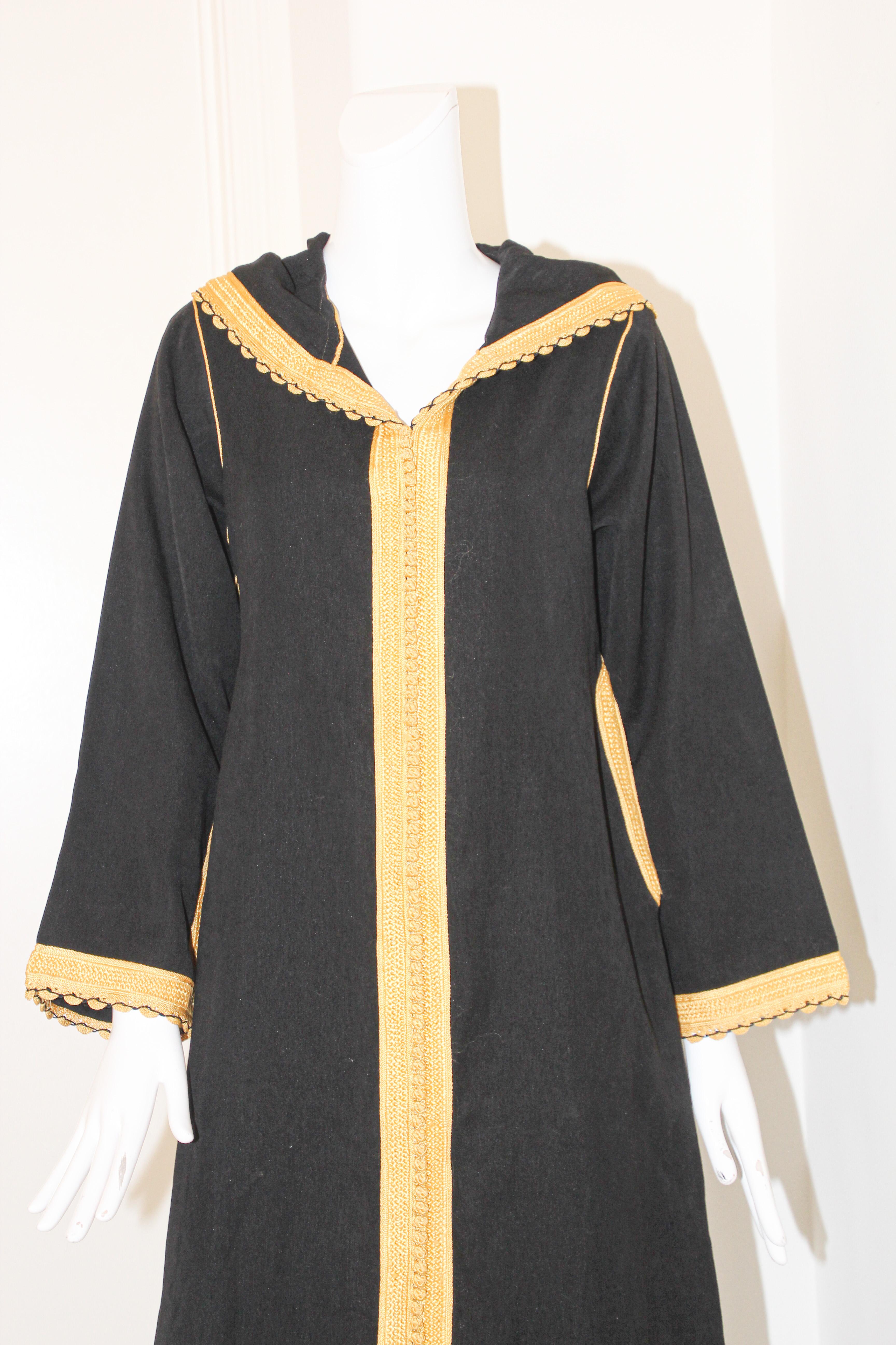 Vintage Moroccan Caftan, black and gold embroidered trim, ca. 1970s
Vintage Moroccan black caftan in linen fabric with gold trim embroidered,
circa 1970s.
This djellabah is crafted in Morocco and tailored for a relaxed fit, features a traditional